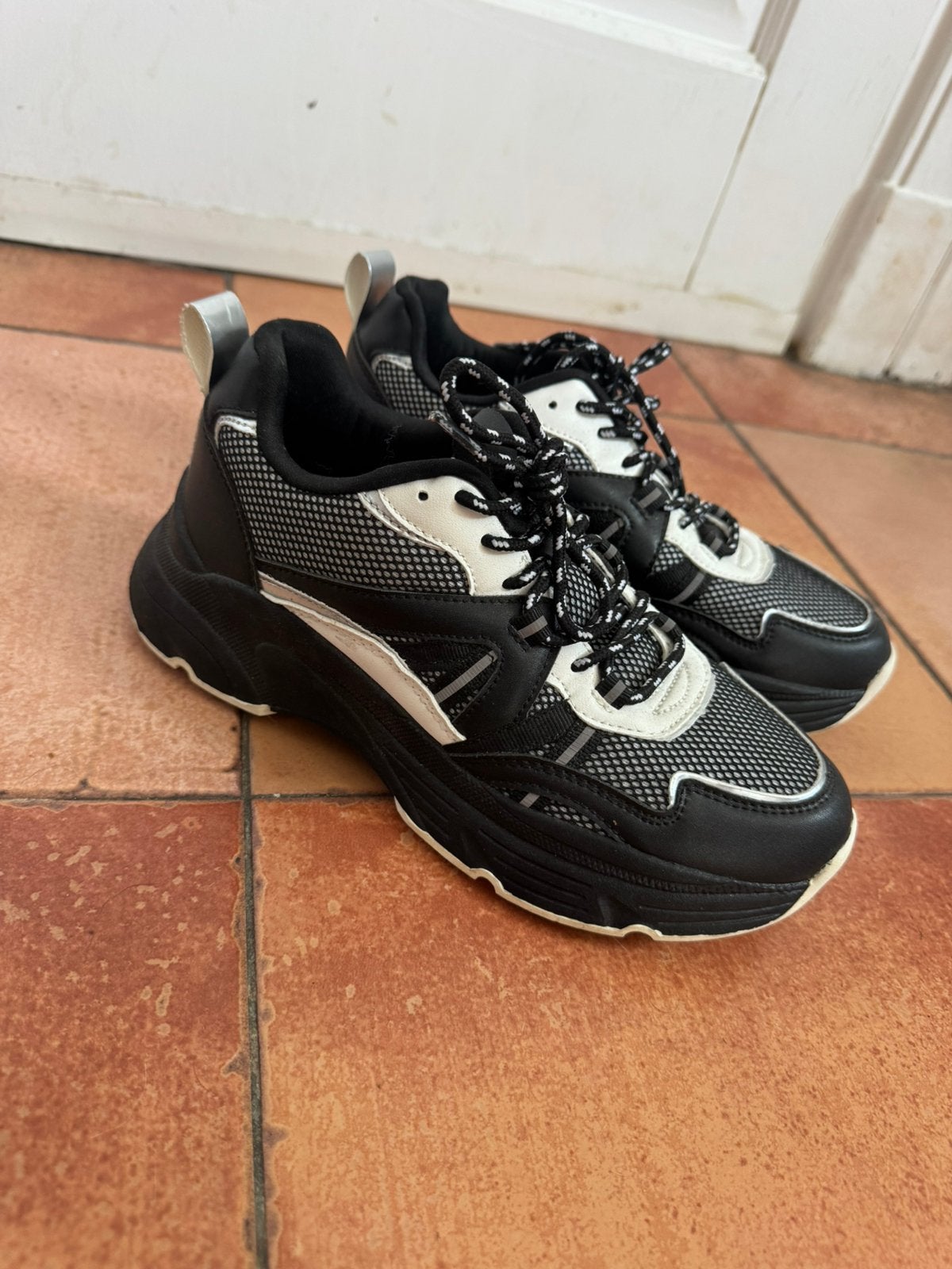 Sneakers Coco Bella, Kleding | Dames, Schoenen, Ophalen, Zo goed als nieuw, Wit, Sneakers of Gympen