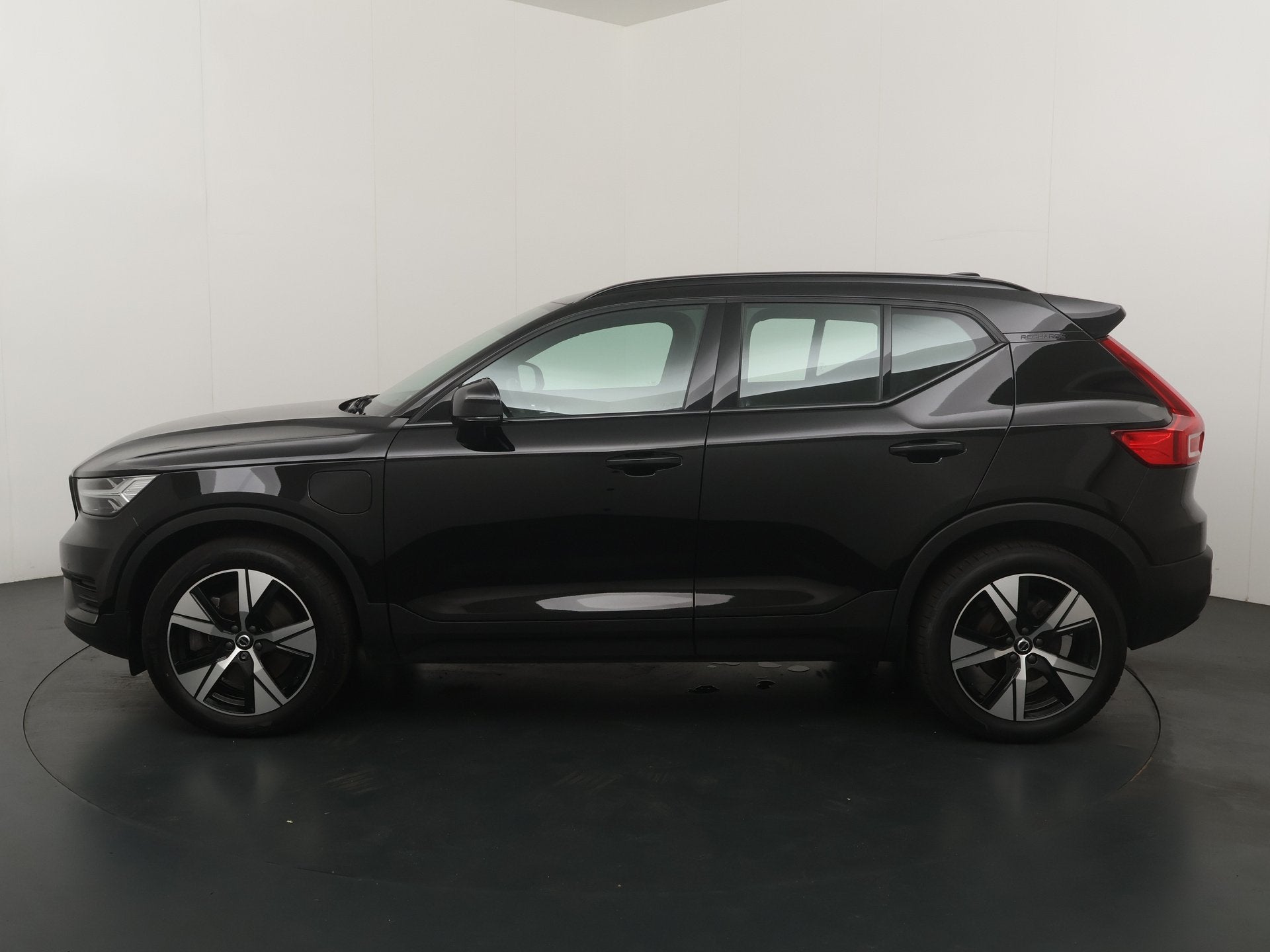 Volvo XC40 1.5 T5 Recharge 262 pk Inscription | Trekhaak | S, 12 maanden, Zwart, Plug-in hybride, Bedrijf