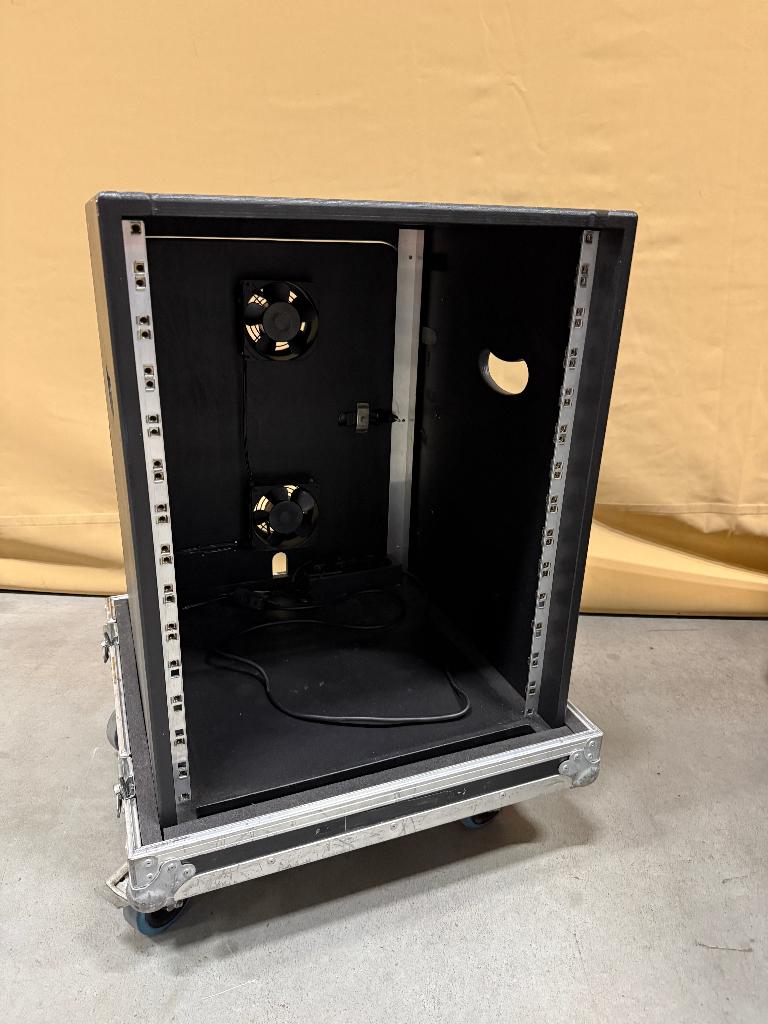 Professionele 14HE flightcase met binnenrack en ventilatie, Ophalen, Gebruikt, Overige instrumenten, Flightcase