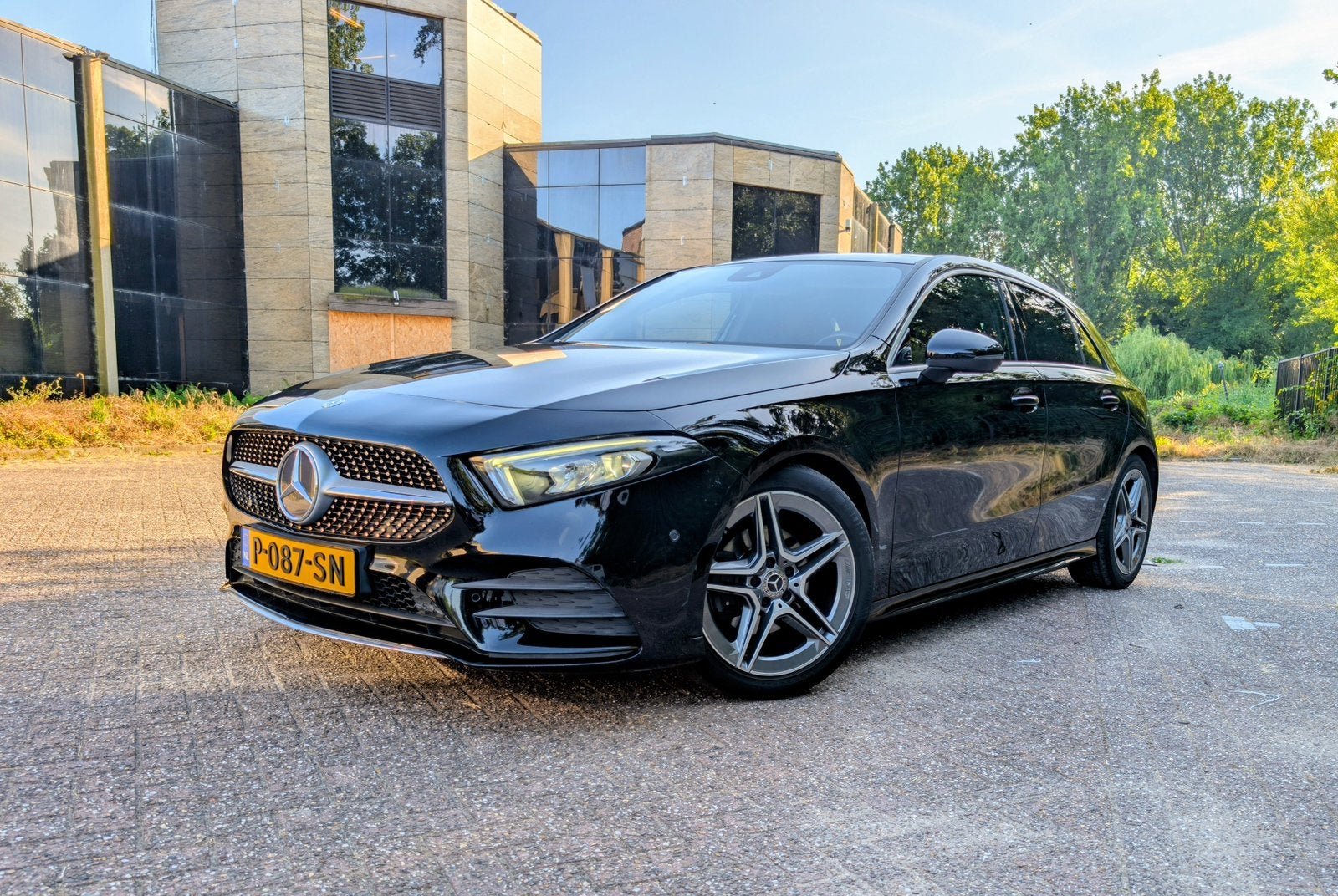 Mercedes-Benz A-Klasse 200 AMG | Pano | MBUX | Camera | Navi, Auto's, Mercedes-Benz, Adaptive Cruise Control, 4 cilinders, Particulier