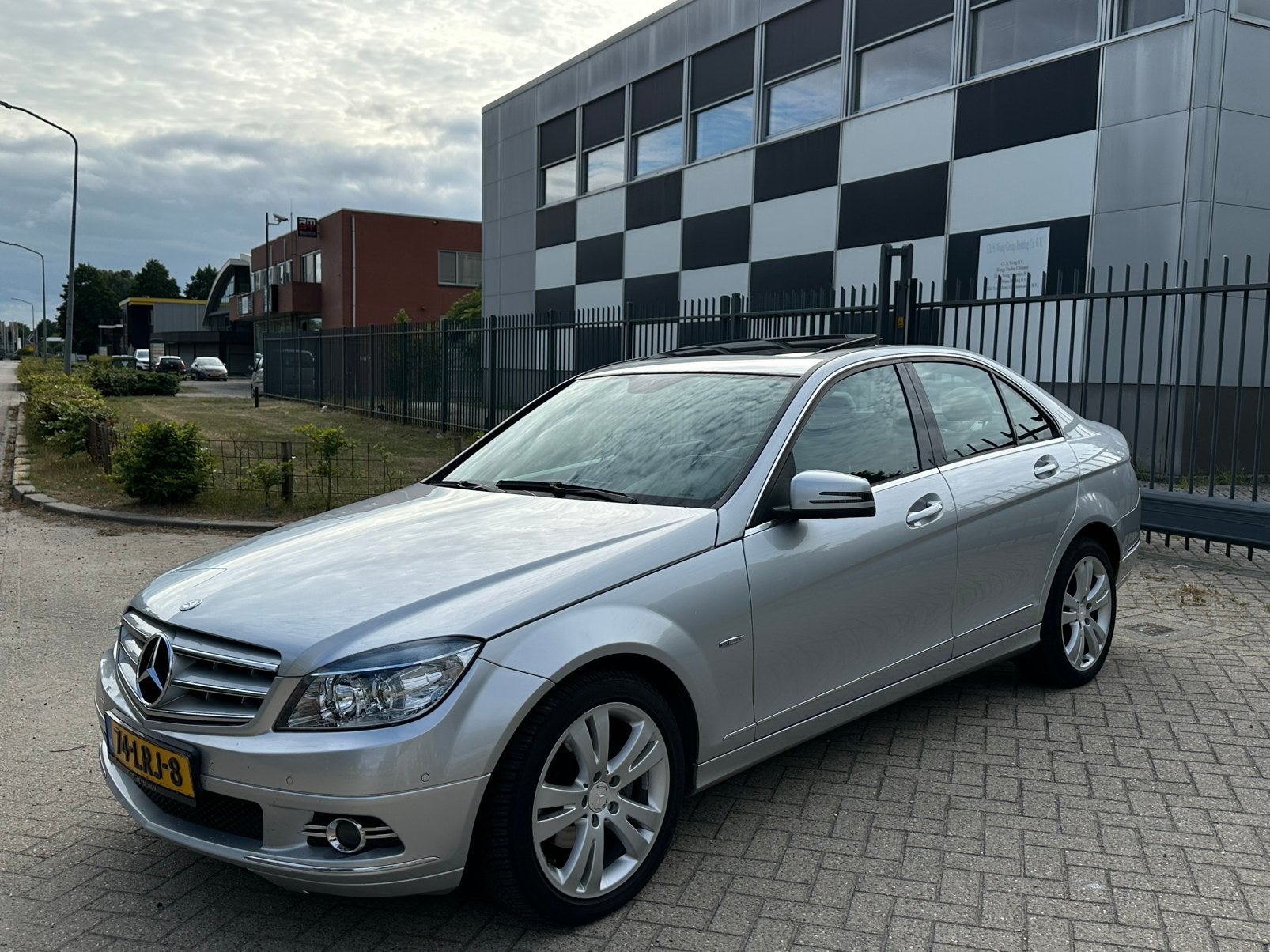 Mercedes C180  – Panoramadak – Nieuwe APK - Automaat, Auto's, Mercedes-Benz, Automaat, 745 kg, Achterwielaandrijving, 1800 kg