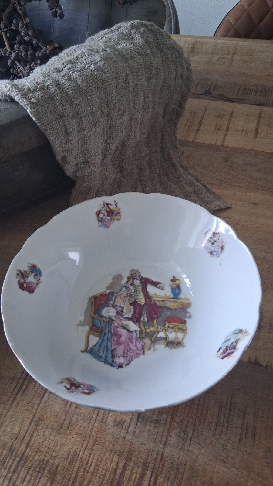 Antieke Winterling Bavaria schaal met romantische scènes, Antiek en Kunst, Antiek | Schalen, Ophalen of Verzenden