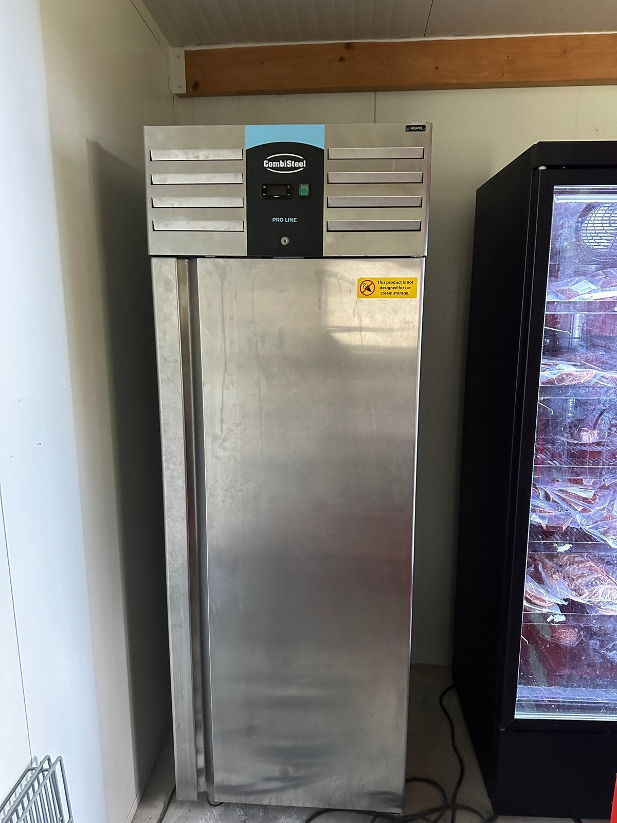 Combisteel horeca vriezer, Zonder vriesvak, 200 liter of meer, 60 cm of meer, Zo goed als nieuw