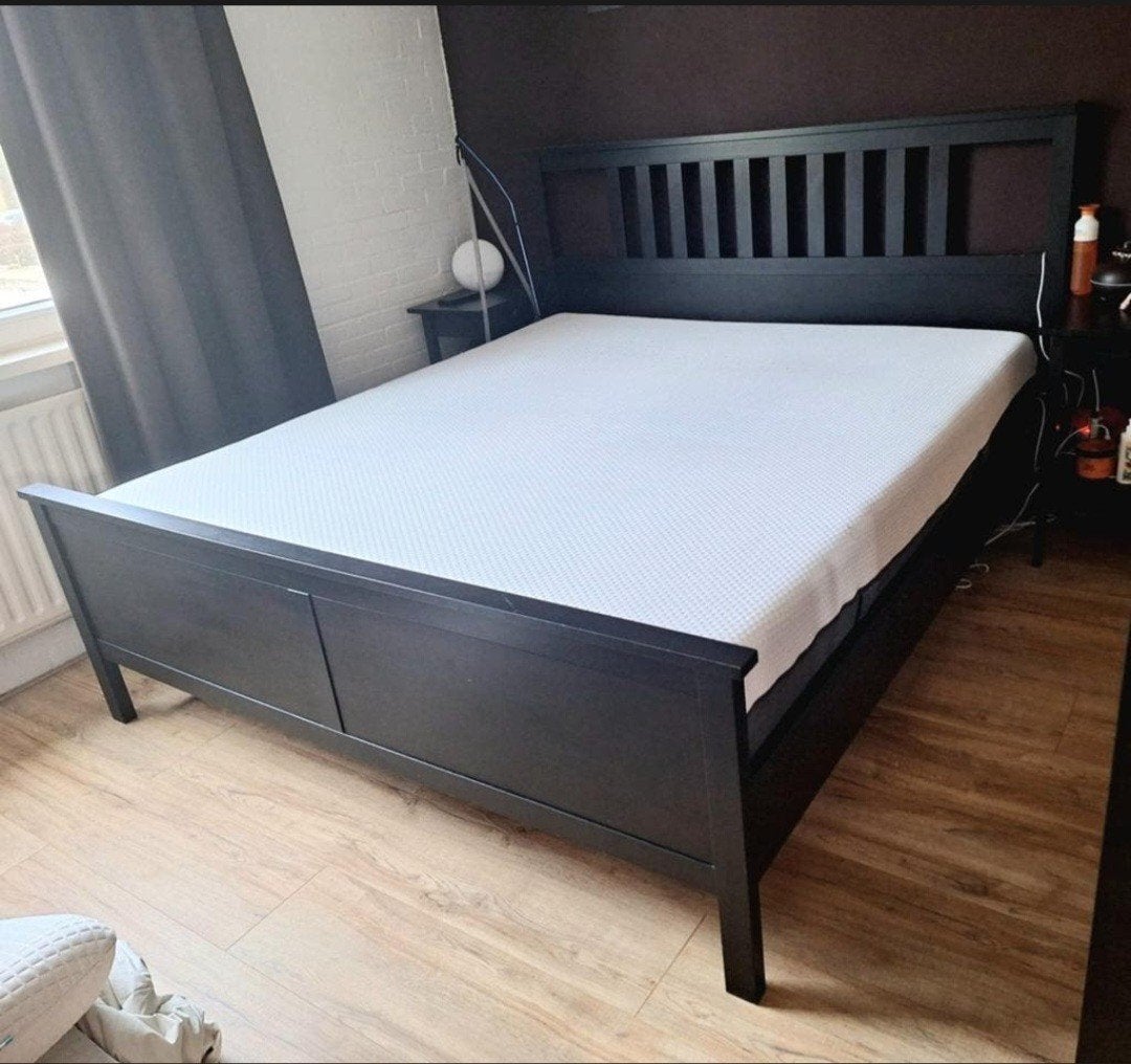Ikea Hemnes donkerbruin bedframe 180x200 en lattenbodems, Huis en Inrichting, Ophalen, Bruin, Tweepersoons, 180 cm