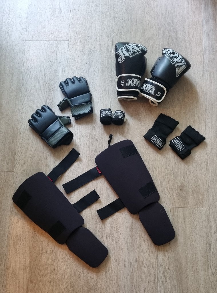 Boxhandschoenen scheenbeschermers etc., Sport en Fitness, Vechtsporten en Zelfverdediging, Ophalen, Overige, Vechtsportmateriaal