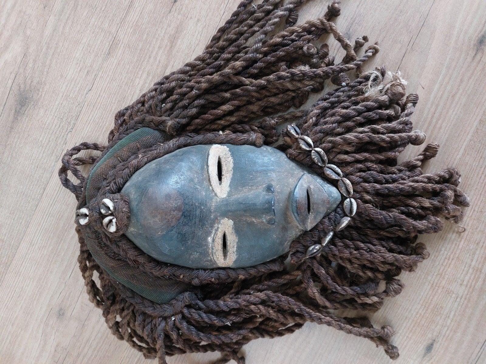 Mooi Afrikaans Dan Masker, Verzenden