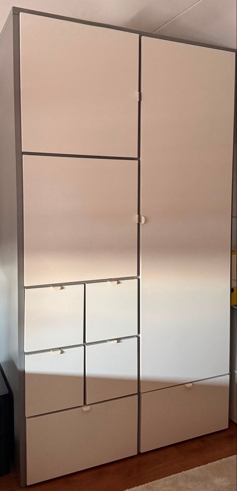 IKEA VISTHUS Kledingkast, grijs/wit, 122x59x216 cm, Huis en Inrichting, Ophalen, Gebruikt, 100 tot 150 cm, 200 cm of meer