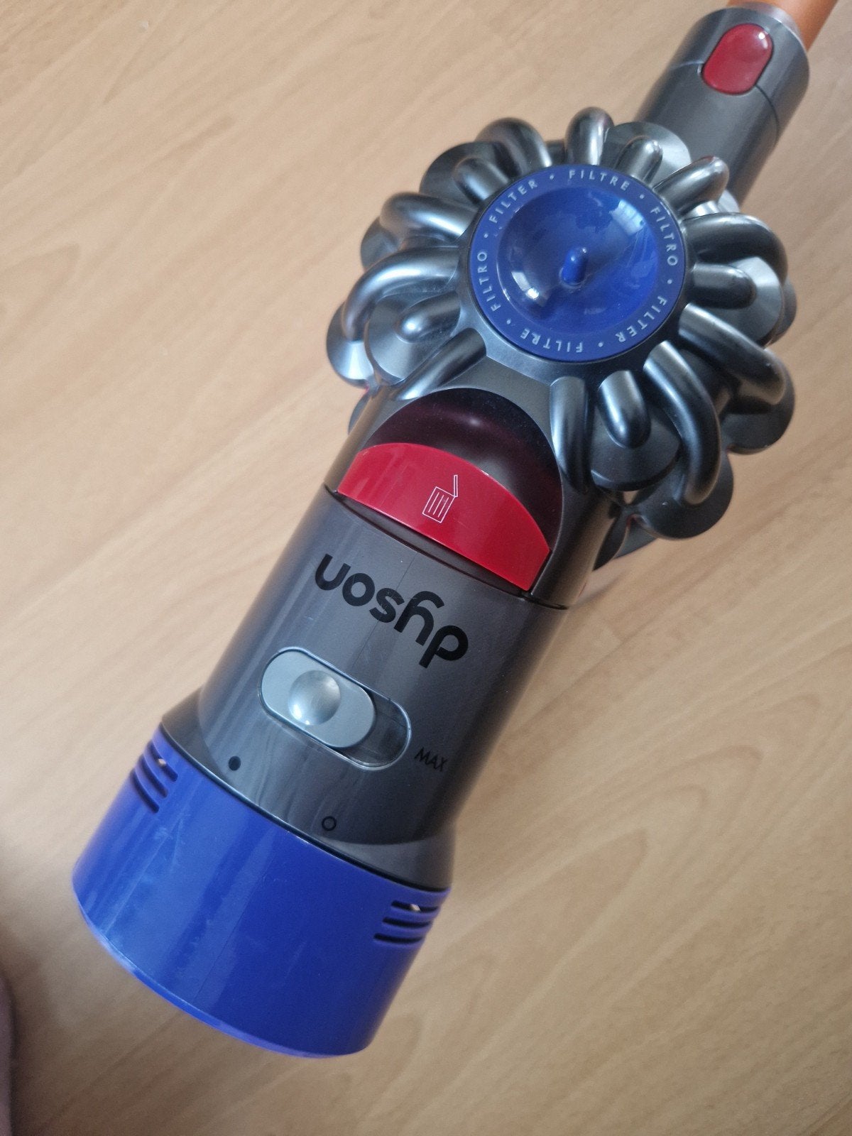 Dyson V7 steelstofzuiger met defecte

accu, Ophalen
