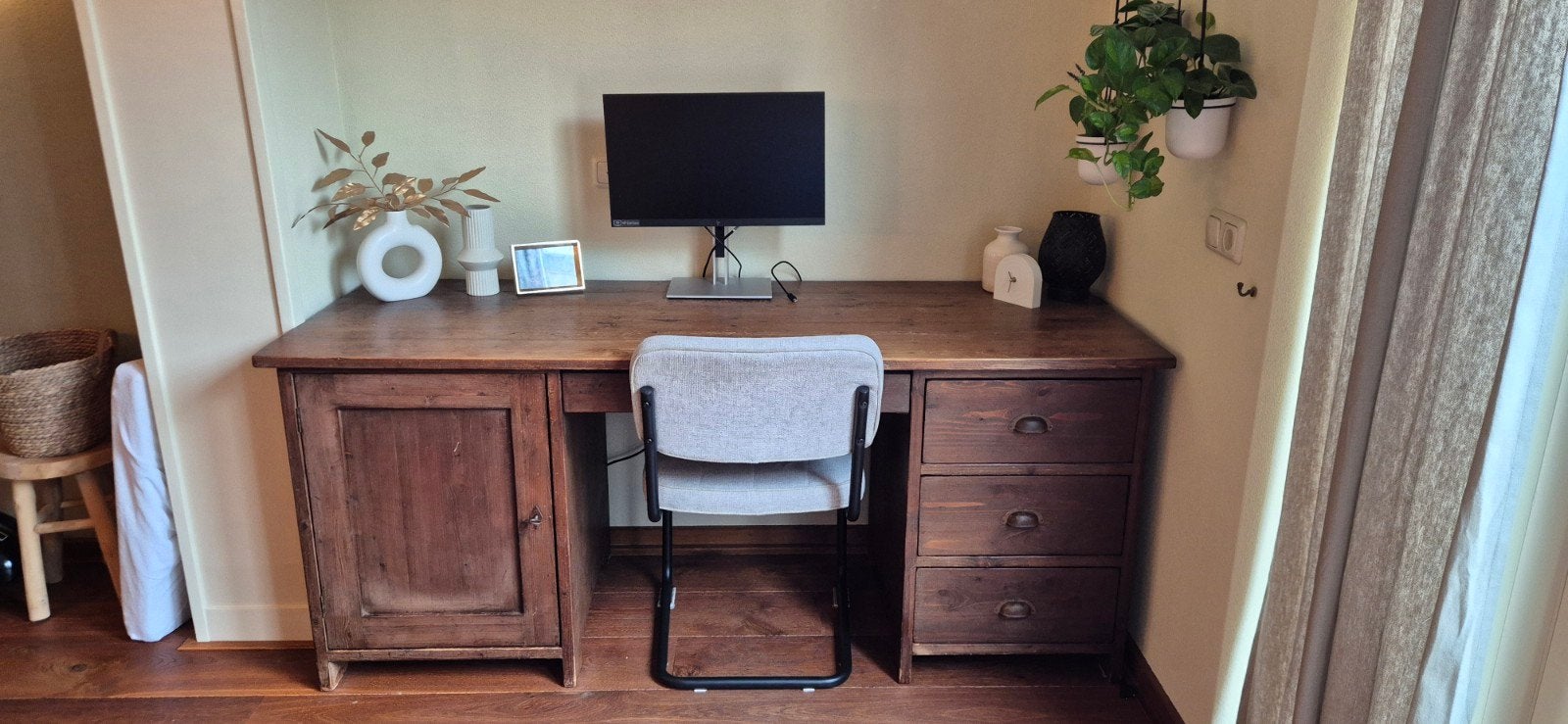 Vintage houten bureau met lades en opbergruimte, Ophalen, Met lades, Gebruikt, Hout