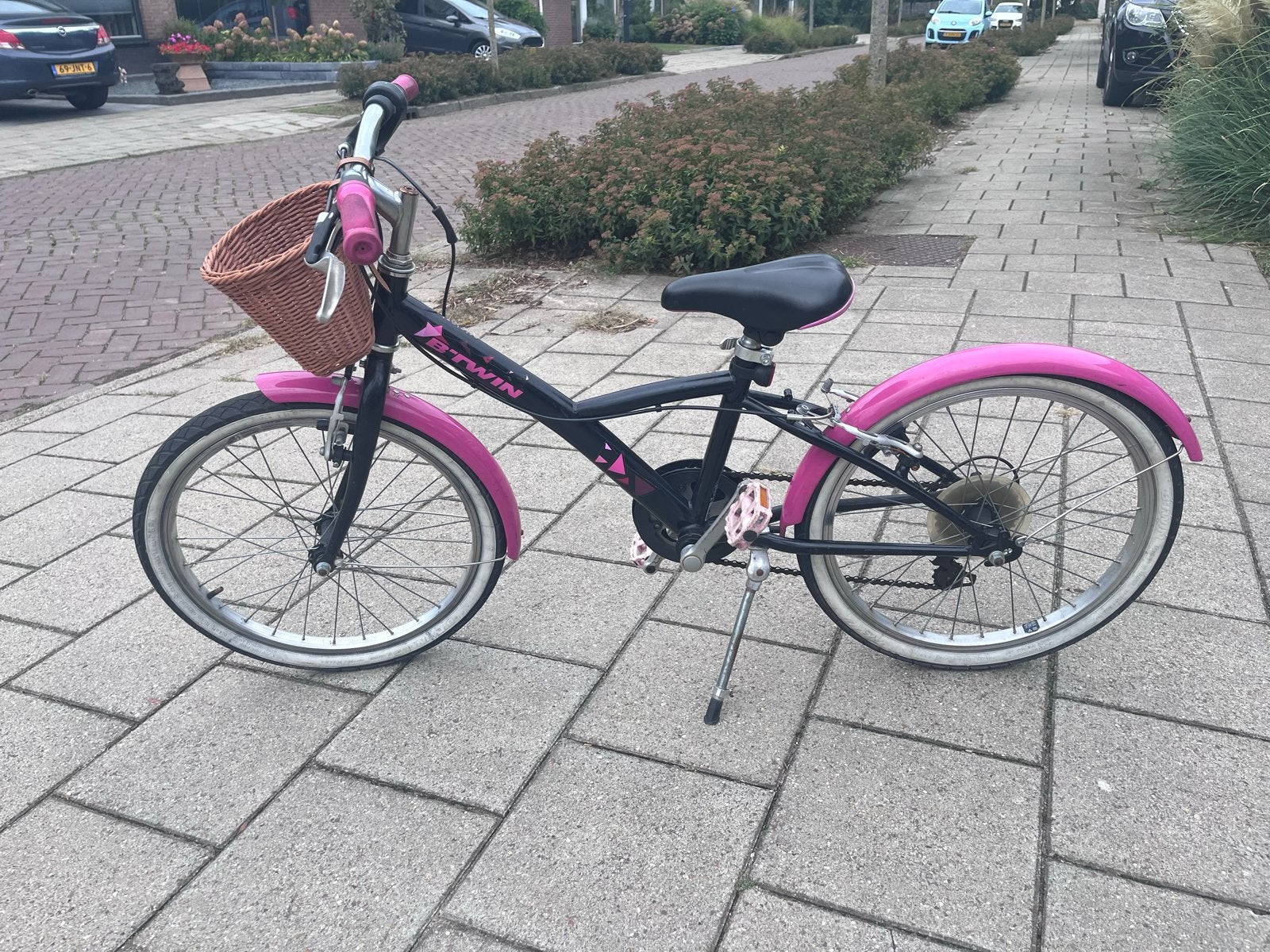 B'Twin kinderfiets 20 inch - Zwart/Roze, Ophalen, Gebruikt, Velgrem, 20 inch of meer