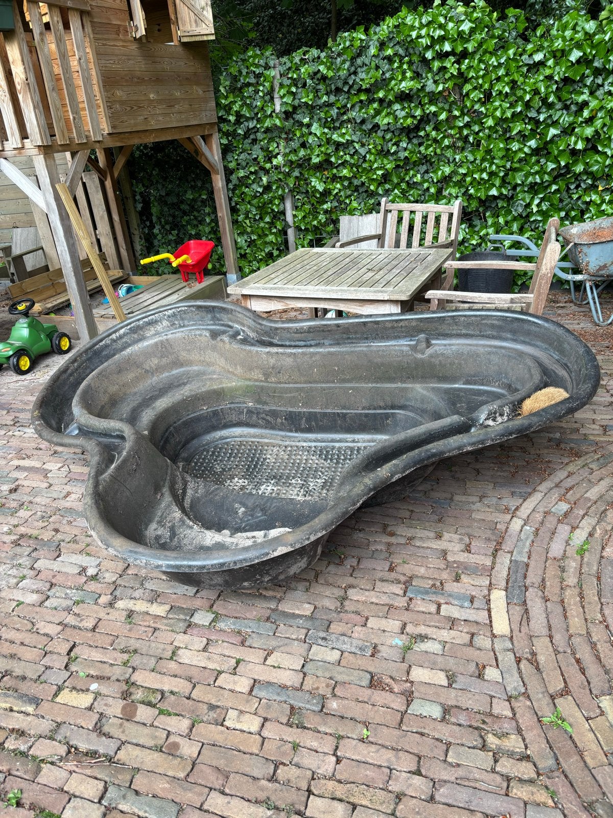 Grote voorgevormde vijver voor uw tuin 145x 240 x 50 diep, Ophalen, Gebruikt