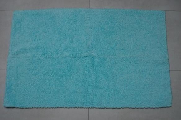 Nieuwe grote luxe badmat 80 x 50 cm lichtblauw aqua blauw, Ophalen of Verzenden, Nieuw, Blauw, Badmat
