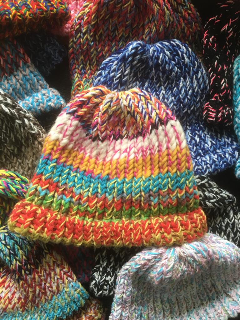 GRATIS wol en breigaren gezocht voor sjaals en mutsen, Hobby en Vrije tijd, Breien en Haken, Ophalen of Verzenden, Gebruikt, Breien