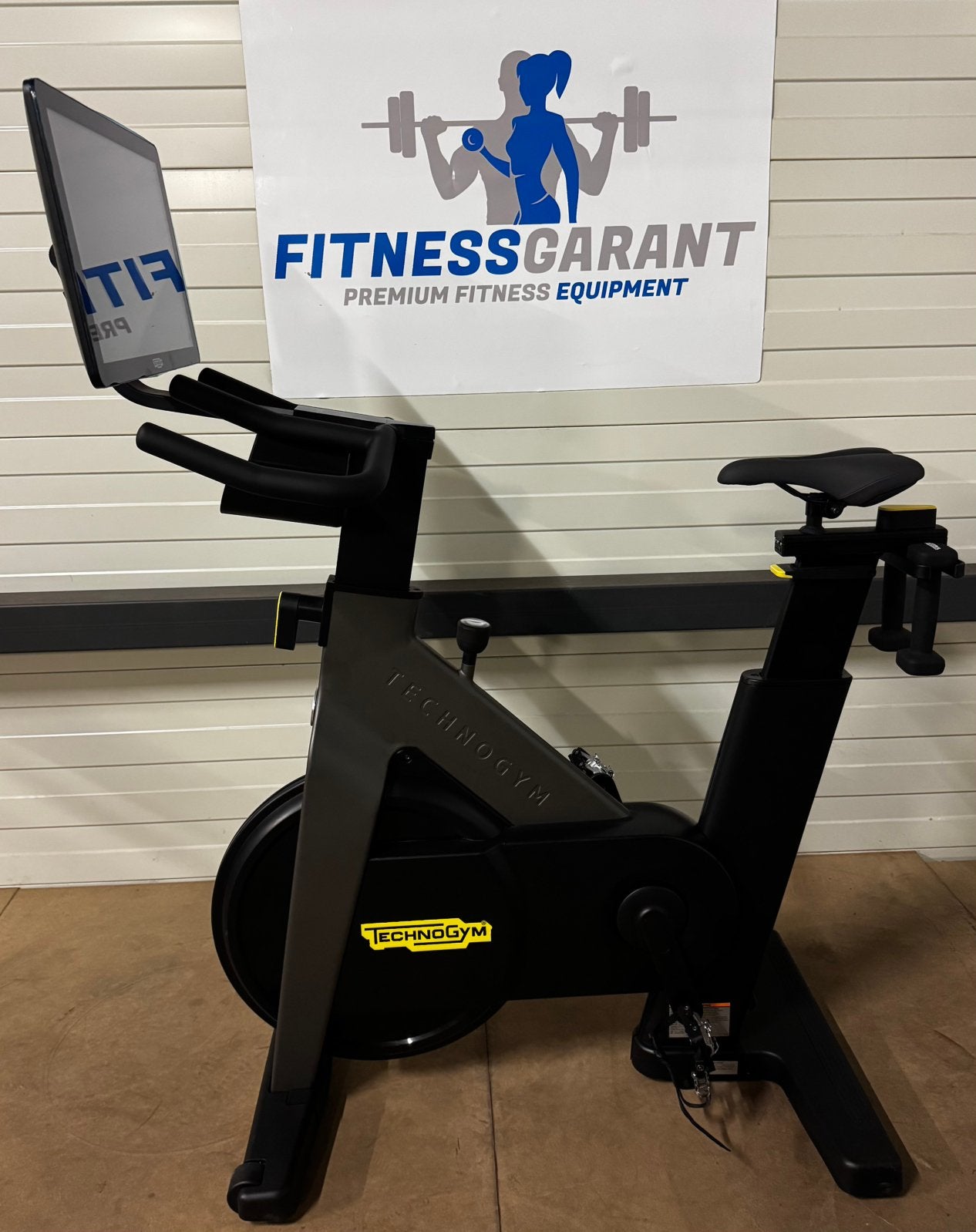 Technogym Upright Bike Interactive Live 22 inch Hometrainer, Sport en Fitness, Fitnessmaterialen, Ophalen of Verzenden, Overige typen