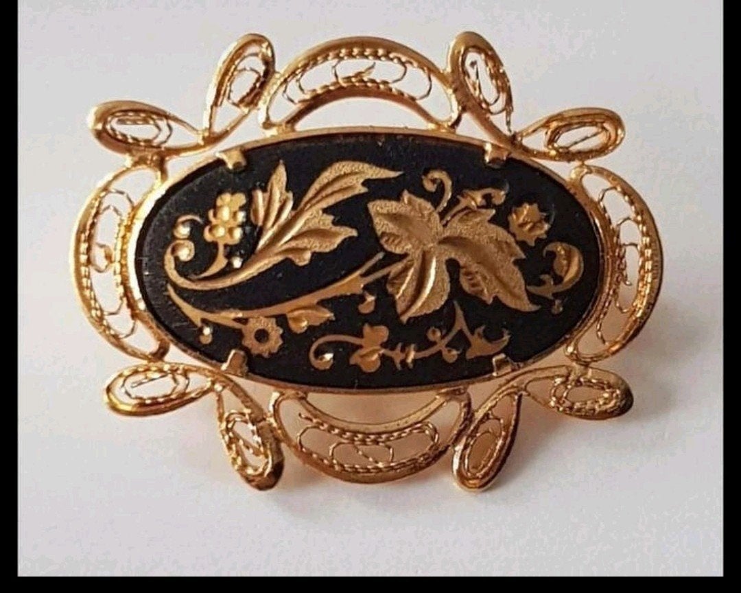Vintage broche (Damascene Toledo style), Ophalen of Verzenden, Zo goed als nieuw, Overige materialen