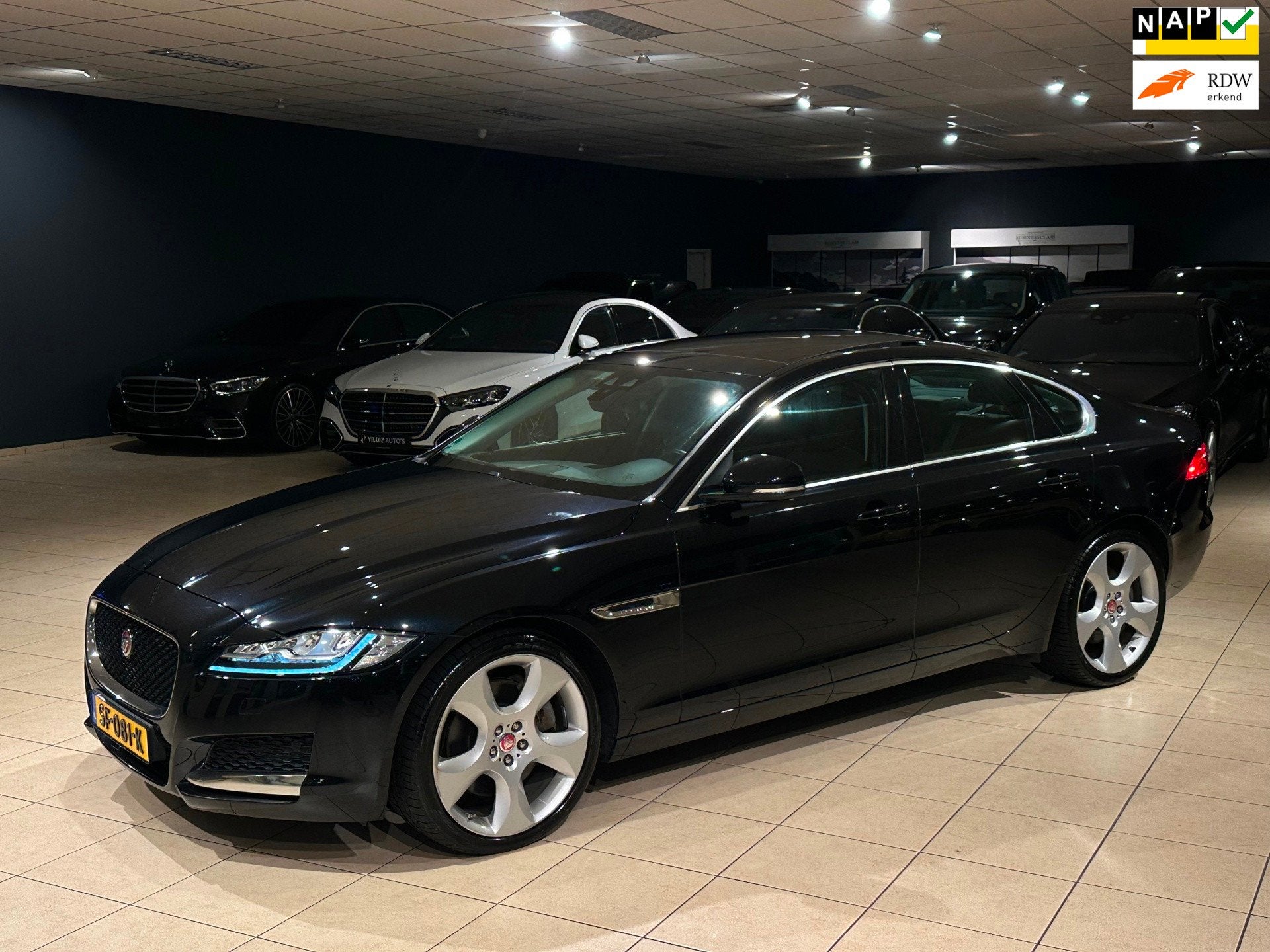 Jaguar XF 3.0 Portfolio/306pk/Panorama/Leder/Camera, Auto's, Automaat, Dealer onderhouden, Achterwielaandrijving, Gebruikt