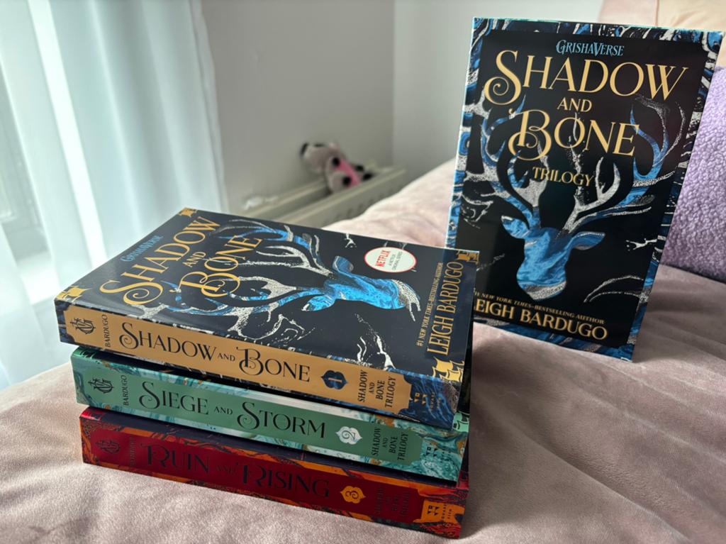 Shadow and bone trilogy., Ophalen of Verzenden, Zo goed als nieuw