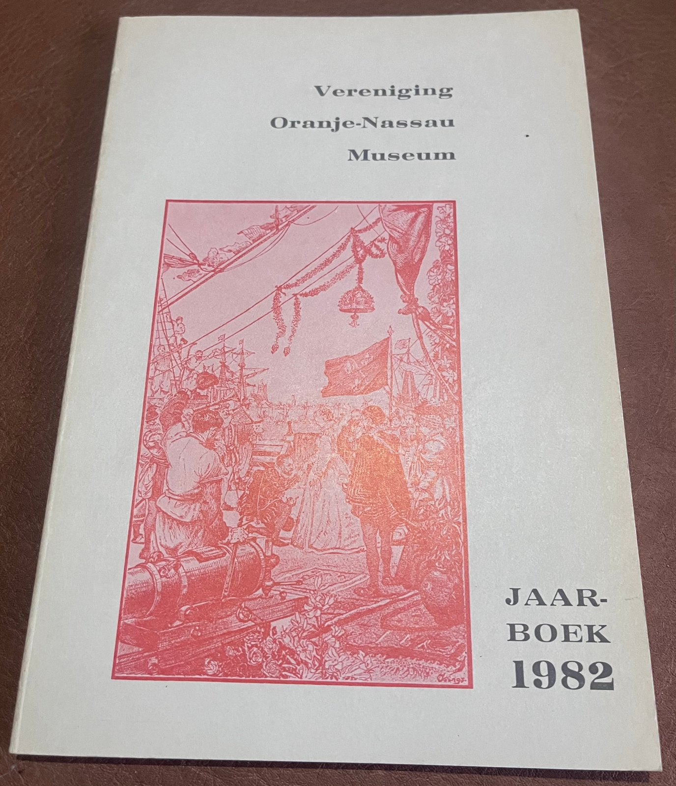 Boekje - Vereniging Oranje - Nassau Museum - Jaarboek 1982, Ophalen of Verzenden, Gelezen