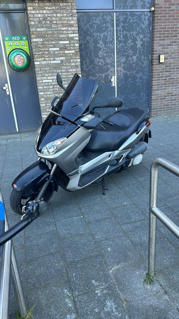Yamaha motorscooter met Akra uitlaat en USB-aansluiting, Ophalen, Gebruikt, Benzine, Overige modellen