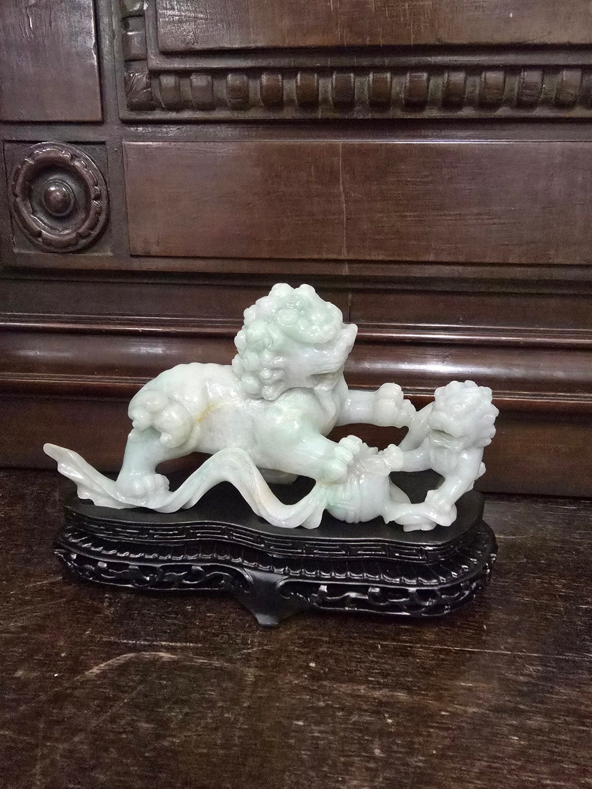 antiek jade beeldje ,foo dogs (birma jade), Antiek en Kunst, Natuurlijk materiaal, Ophalen of Verzenden, Zoogdier, Beeld