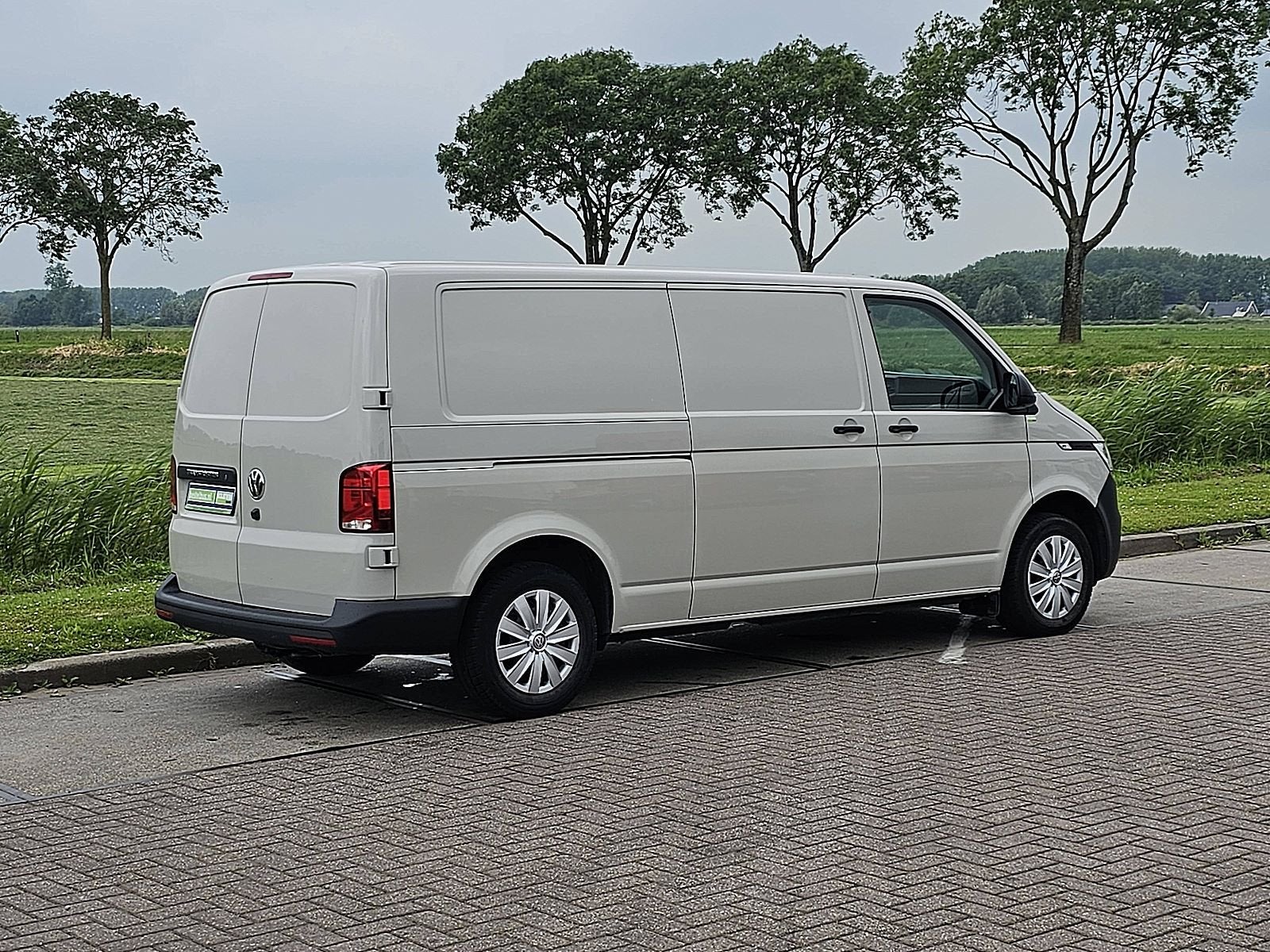 VOLKSWAGEN TRANSPORTER 2.0 TDI t6.1 150pk l2h1 autm, Auto's, Gebruikt, 4 cilinders, 150 pk, 2500 kg