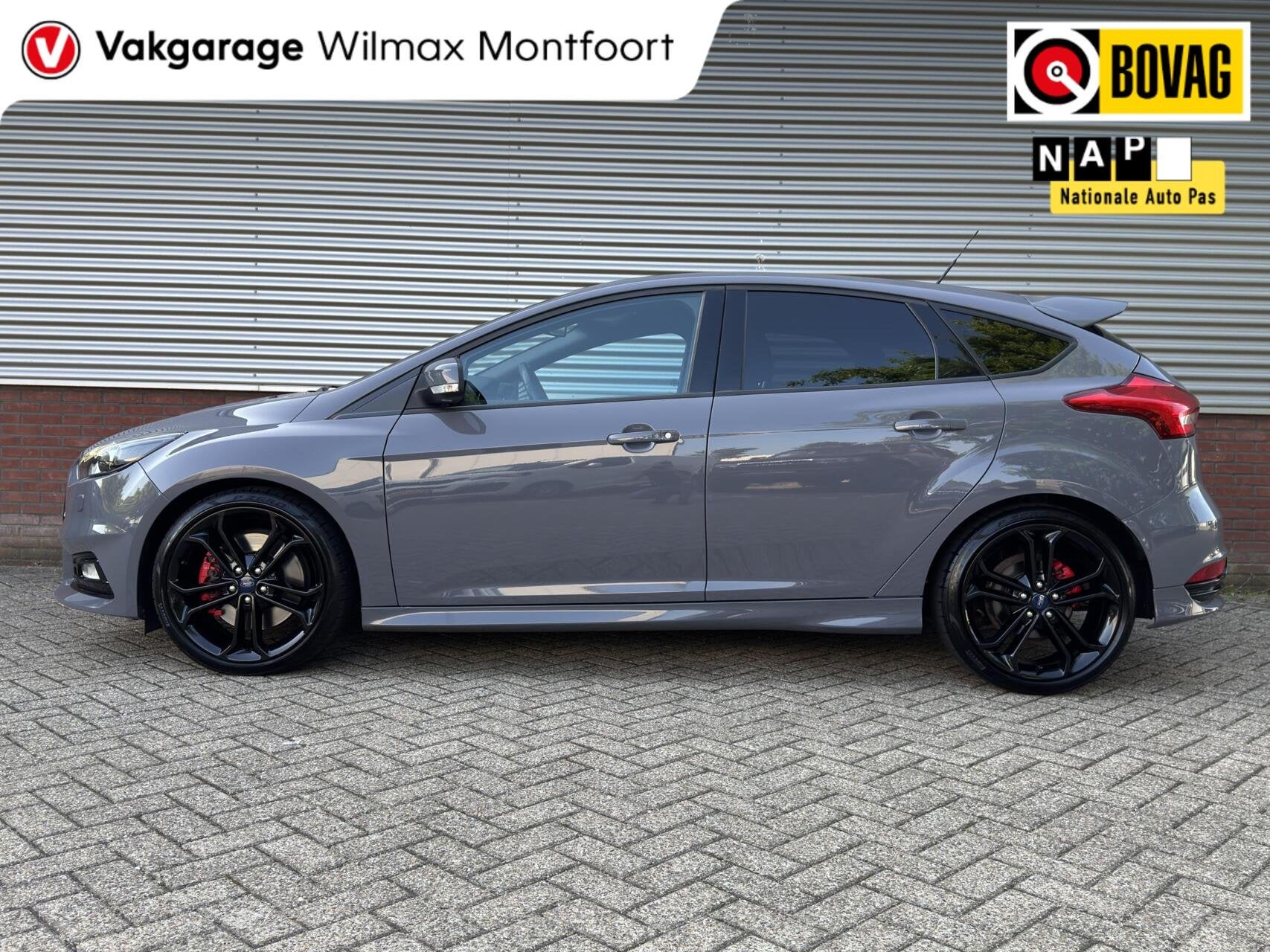 Ford Focus 2.0 ST|Keyless|Camera|Sony|Winterpack|Stealth Gre, Auto's, 15 km/l, Gebruikt, Euro 6, 4 cilinders