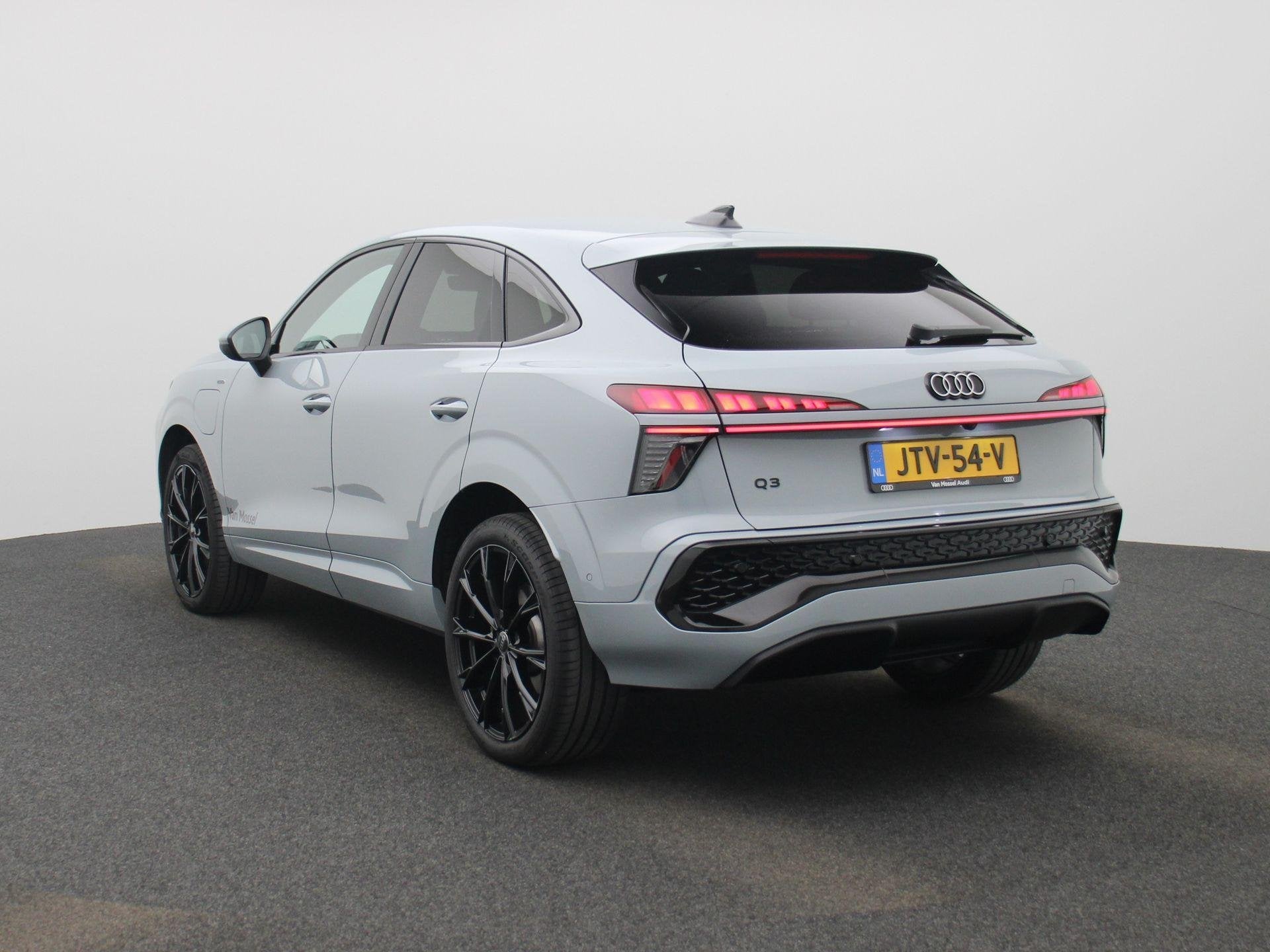 Audi Q3 Sportback 1.5 e-hybrid S edition 272 PK l Demo l Ada, Auto's, Audi, 12 maanden, 1800 kg, 1498 cc, 4 cilinders