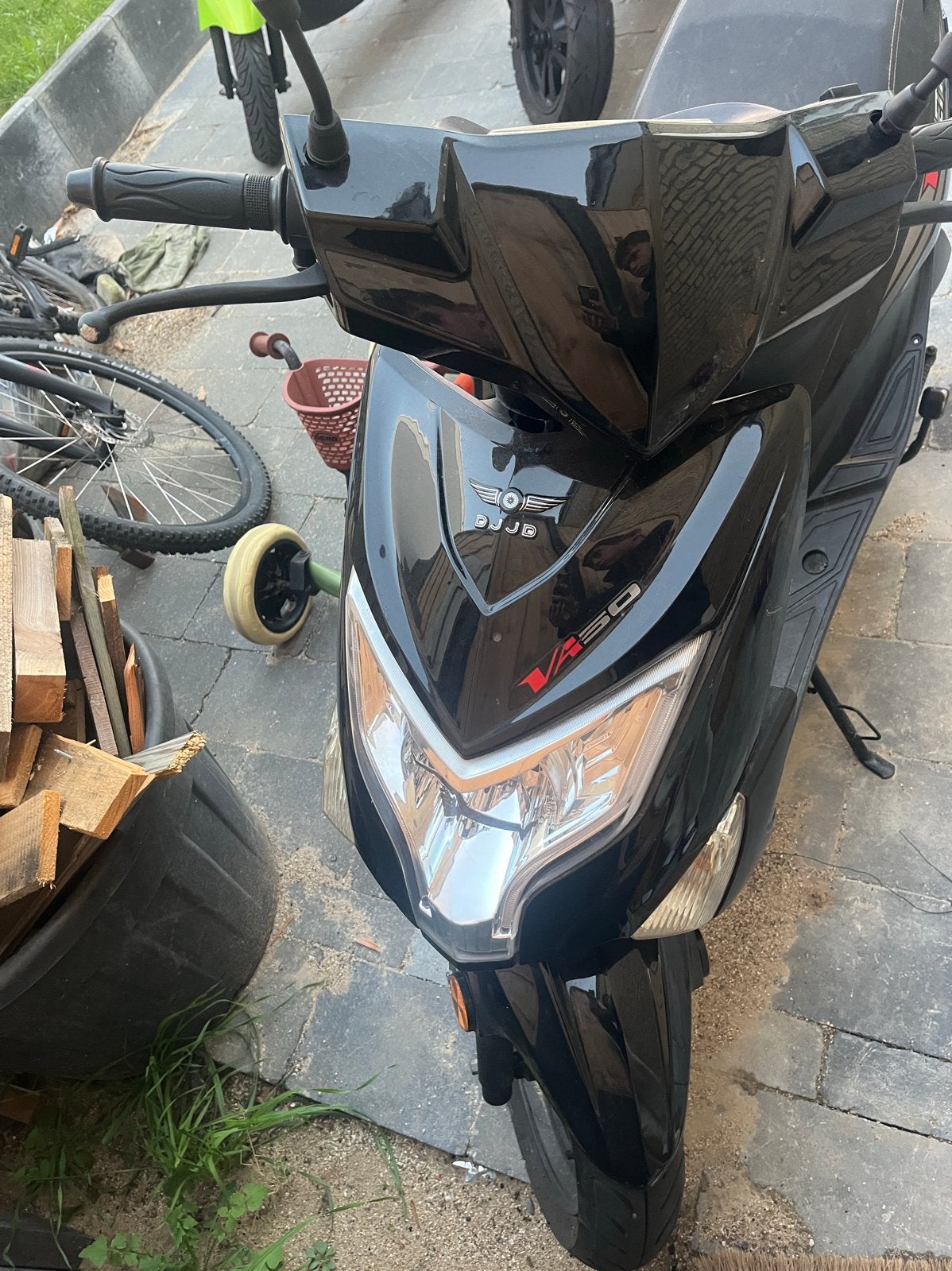 Zwarte scooter - Valetta - Gebruikt, Fietsen en Brommers, Ophalen, Gebruikt, Benzine, Overige merken
