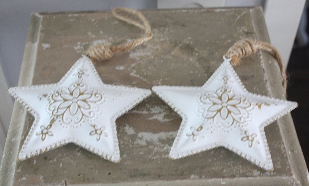 set van 2 wit met beige metalen kerststerren, Diversen, Kerst, Ophalen of Verzenden, Gebruikt