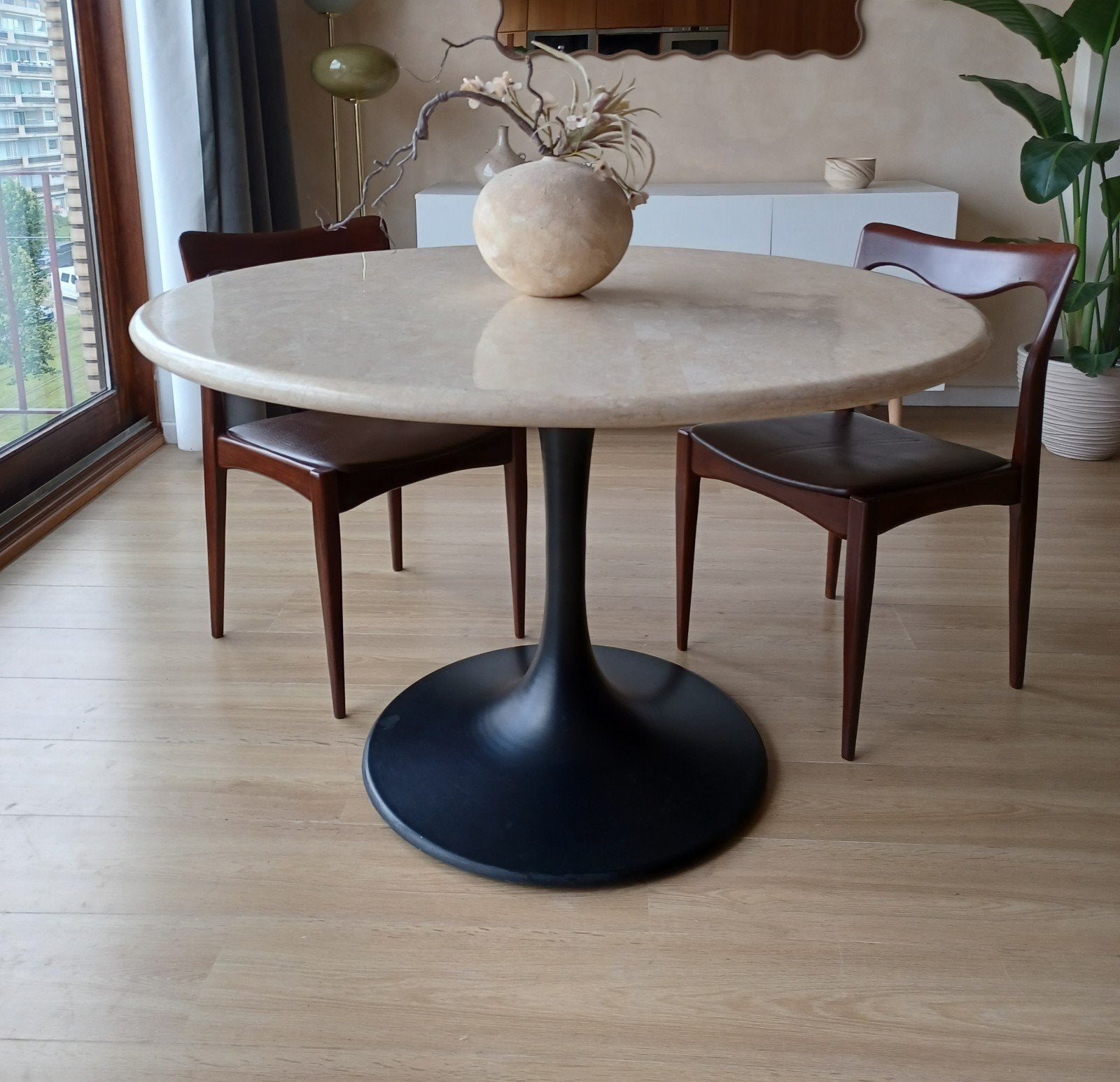 prachtige eettafel van mactan natuursteen 120x120x77, Huis en Inrichting, Tafels | Eettafels, Ophalen, 200 cm of meer, 50 tot 100 cm
