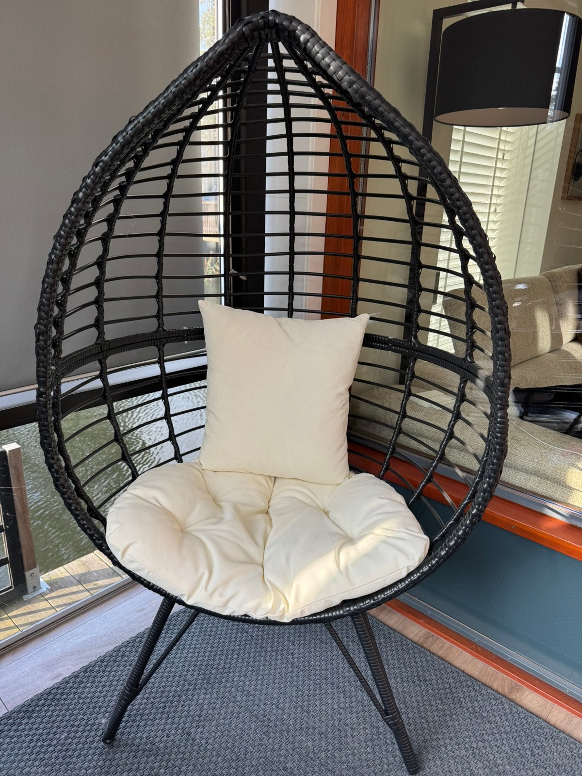 Egg chair zwart met ecru kussens, Ophalen, Zo goed als nieuw, Zwart, Eén