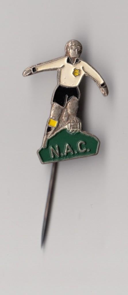 Voetbal NAC Breda speldje, Verzamelen, Speldjes, Pins en Buttons, Gebruikt, Niet vindbaar, Niet vindbaar, Speldje of Pin