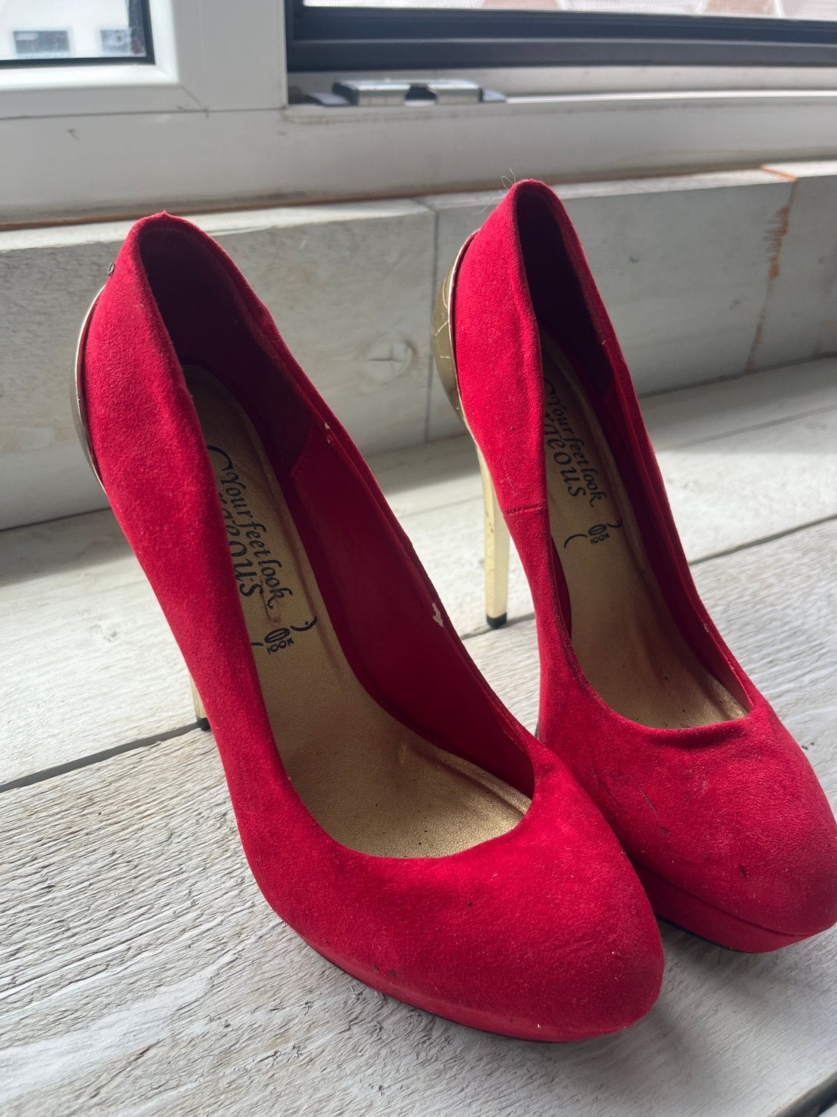 Rode pumps met gouden hak - Maat 37, Kleding | Dames, Schoenen, Gedragen, Pumps, Rood, Ophalen