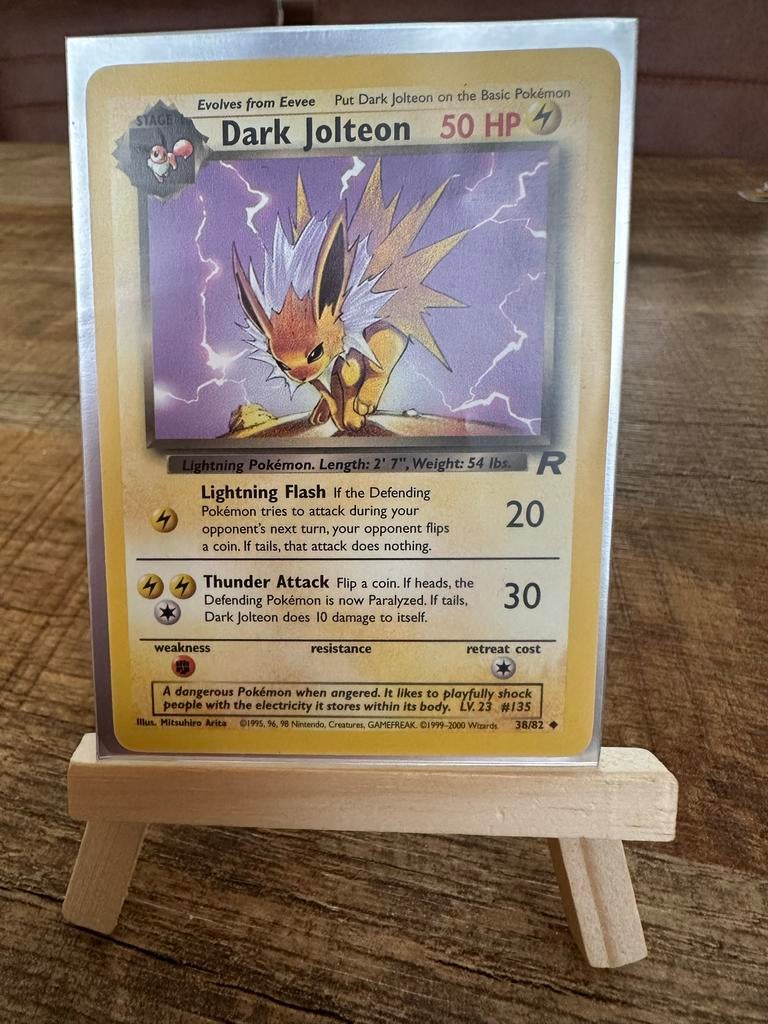 Dark Jolteon Pokémon kaart - Zeldzaam!, Ophalen of Verzenden, Zo goed als nieuw, Losse kaart