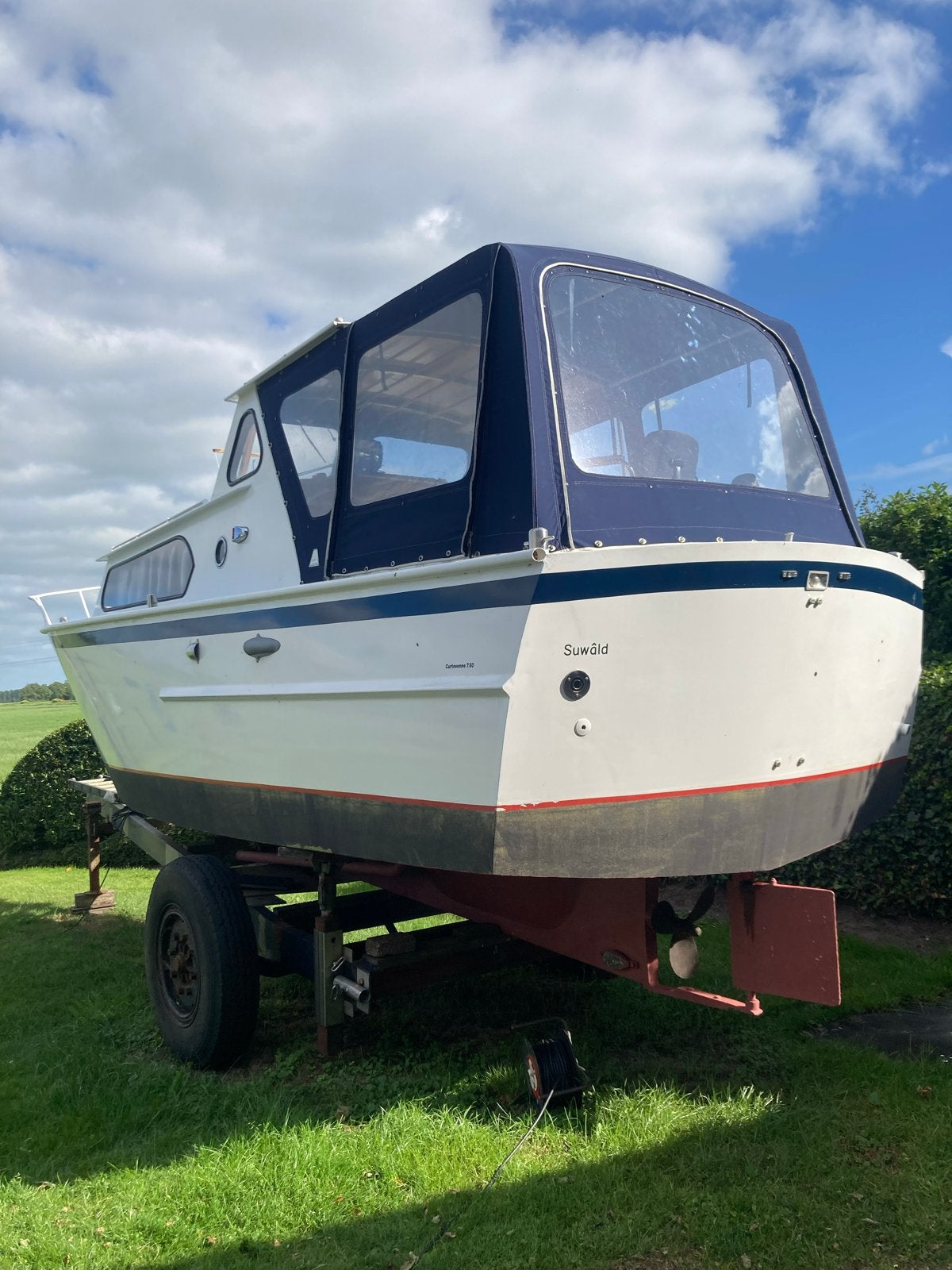 Curtevenne L7,50 x b2,50 x2,35 met vuilwatertank en 220 v, Watersport en Boten, Motorboten en Motorjachten, Benzine, Overige merken