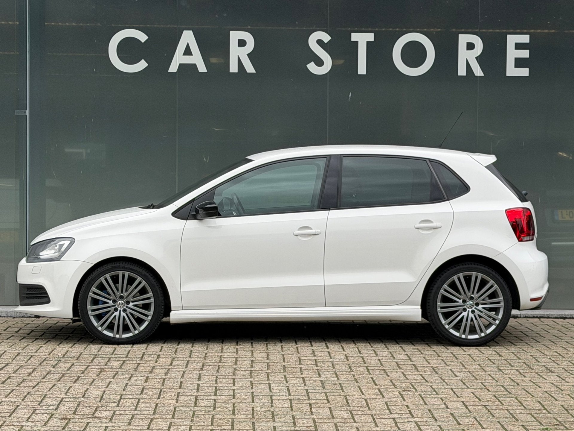 Volkswagen Polo 1.4 TSI Blue GT 140 PK NAVI/BI-XENON, Voorwielaandrijving, Verwarmde buitenspiegels, 4 cilinders, Leder en Stof