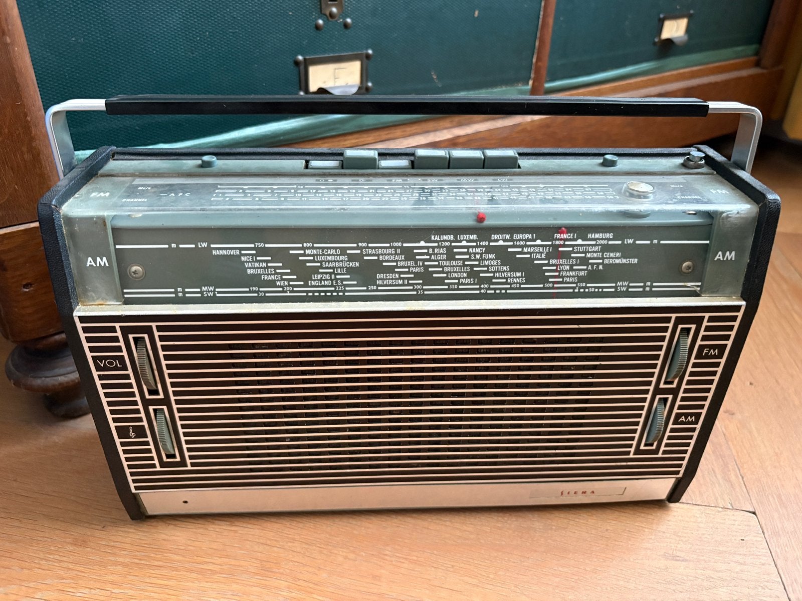 Siera SA7234T transistorradio, Antiek en Kunst, Antiek | Tv's en Audio, Ophalen of Verzenden
