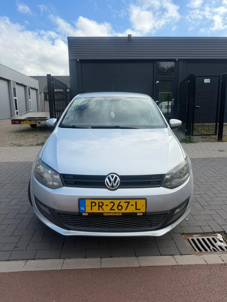 Volkswagen Polo Grijs 5 deurs benzine, Voorwielaandrijving, 967 kg, 40 €/maand, 1198 cc