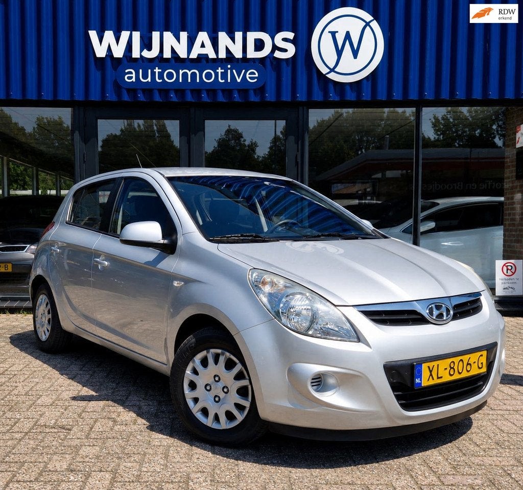 Hyundai I20 1.2i ActiveVersion Young 4 Nieuwe Banden Airco, 450 kg, 31 €/maand, 4 cilinders, Elektrische ramen