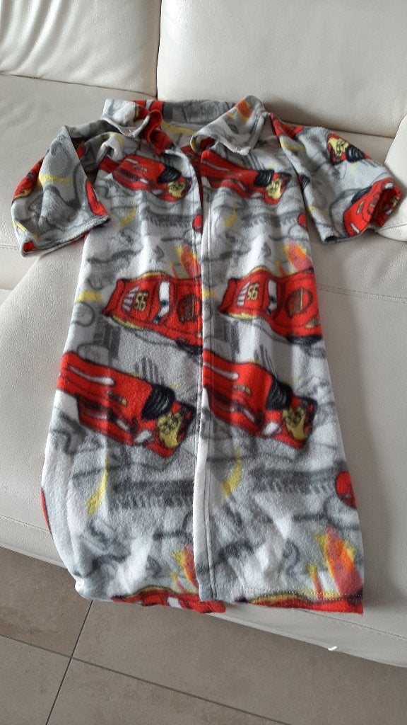 Fleece jas / deken met mouwen ( race auto's -print), Fleecedeken, Gebruikt, Ophalen of Verzenden, Wasbaar