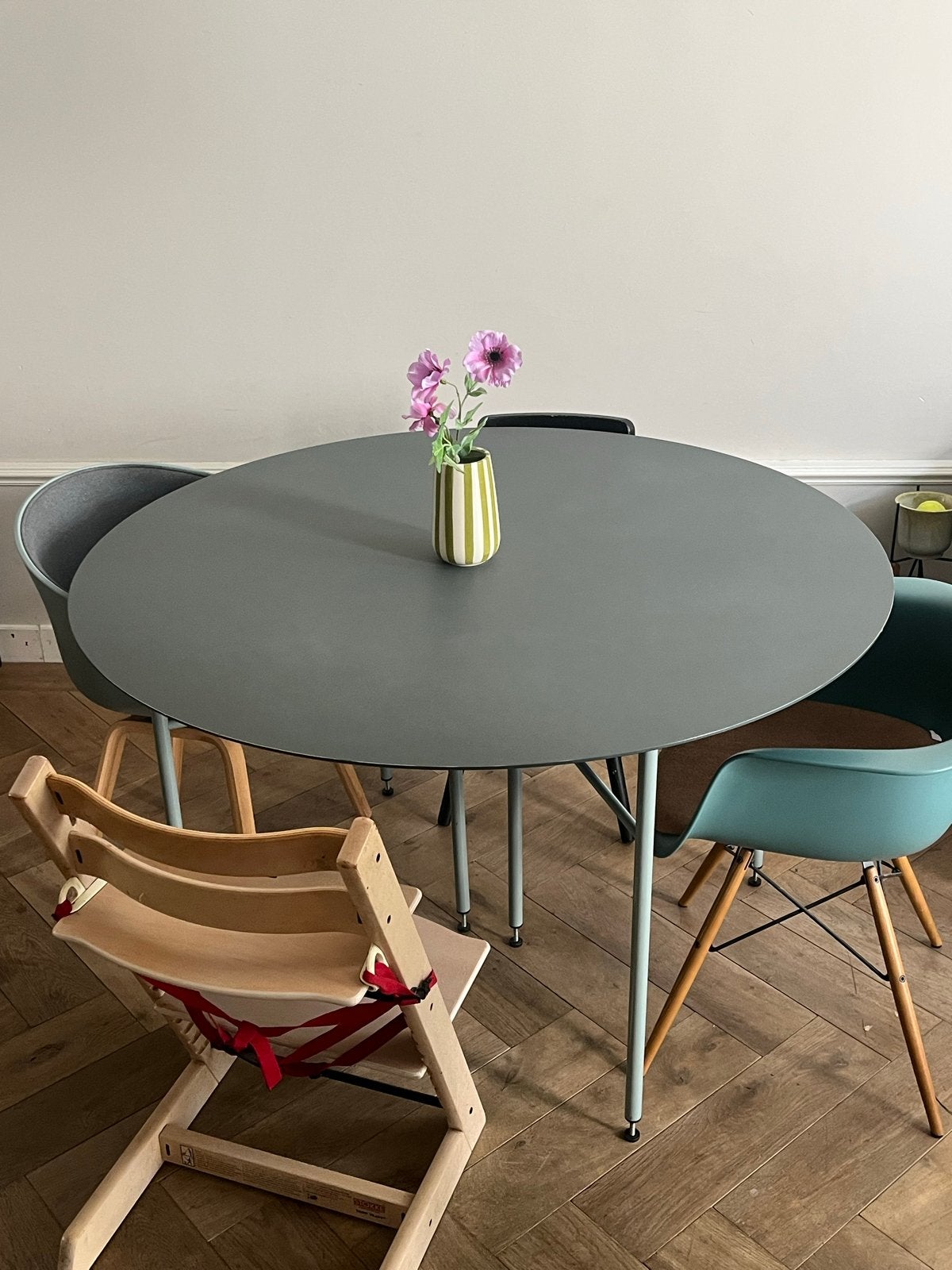 Ferm Living Mingle Eettafel - Blauw met lichte poten, Ophalen, Gebruikt, 100 tot 150 cm, Rond