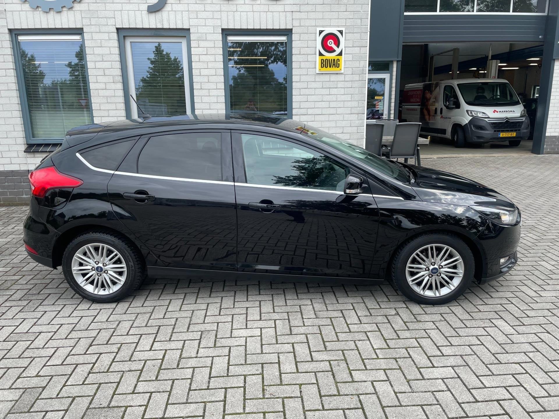 Ford Focus 1.0 Trend Automaat / PDC / DAB / CRUISE / NAVIGAT, Auto's, 1227 kg, Gebruikt, Zwart, 3 cilinders
