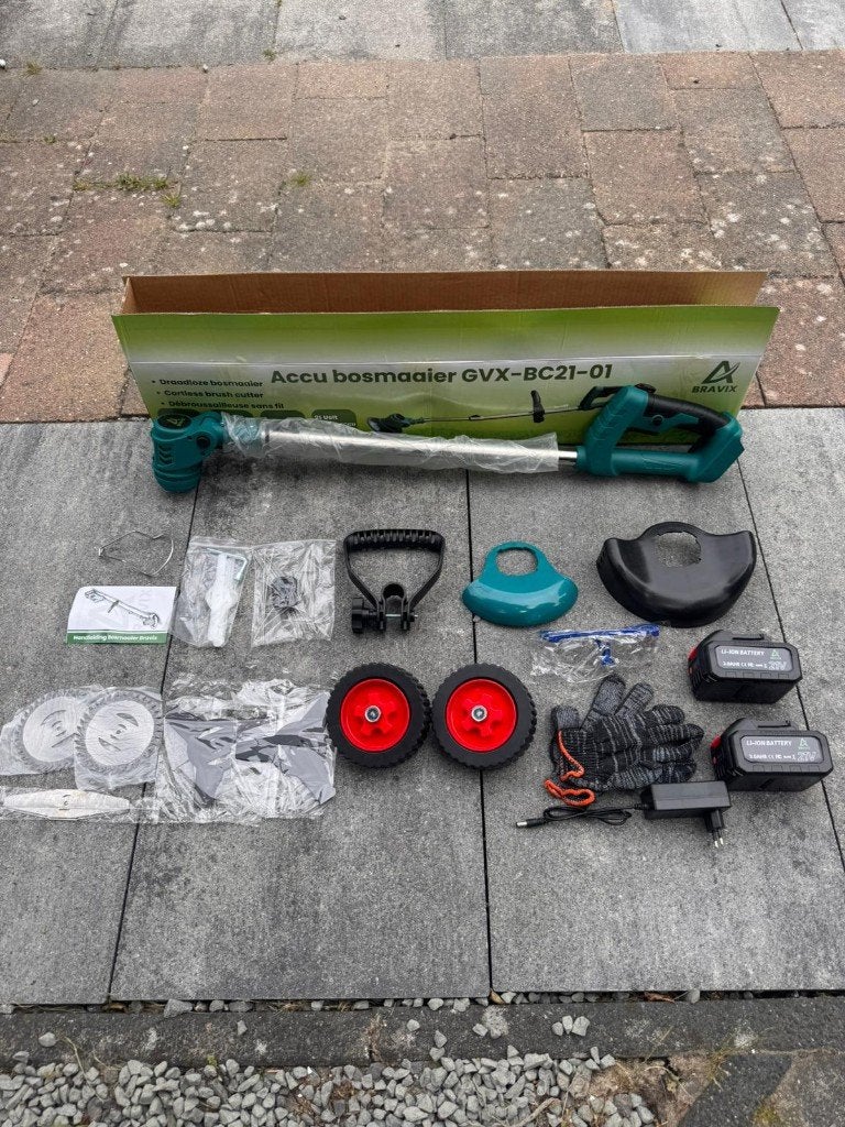 Bosmaaier set met 2 accu's en meerdere messen, Tuin en Terras, Bosmaaiers, Accu, Nieuw, Ophalen of Verzenden, Bravix