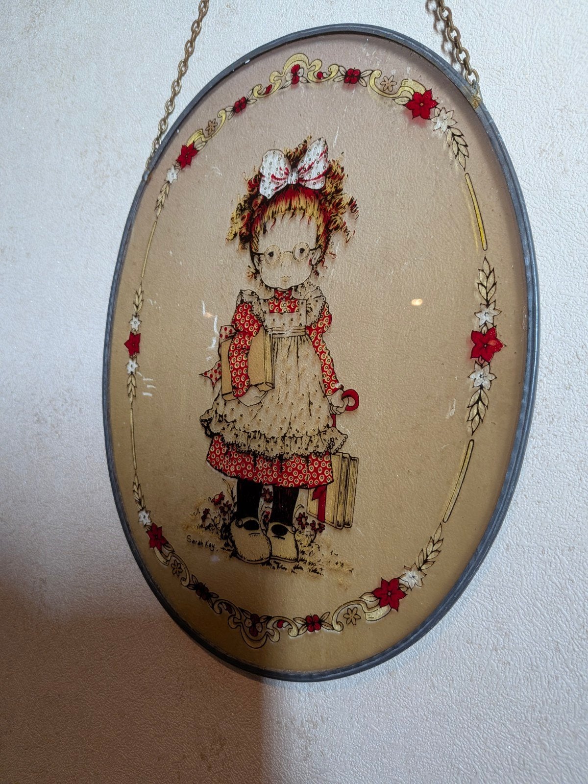 Vintage Sarah Kay wanddecoratie ovaal - retro meisje, Metaal, Gebruikt, Ophalen of Verzenden, Wandbord of Wandpaneel