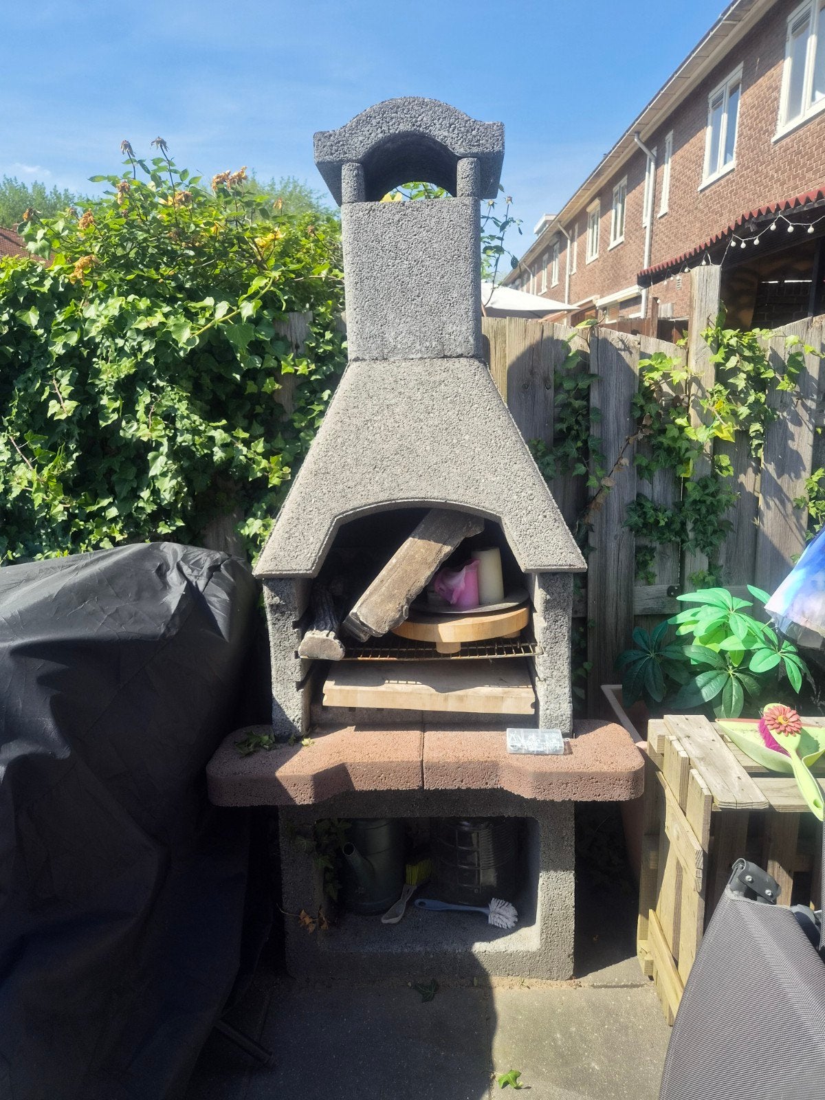 Betonnen Tuinbarbecue met Schoorsteen, Ophalen, Gebruikt, Onbekend