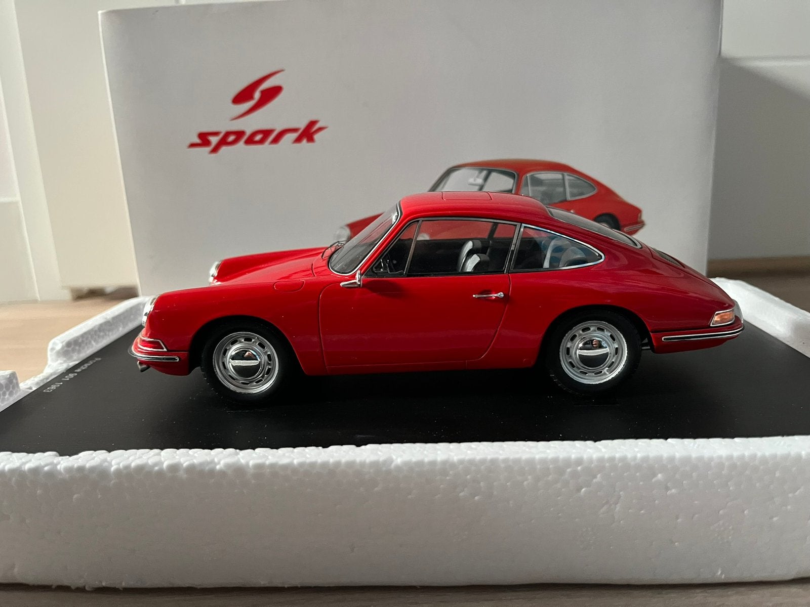 Porsche 901 1963 rood Spark 1:18 in originele verpakking, Hobby en Vrije tijd, Ophalen of Verzenden, Zo goed als nieuw, Auto, Overige merken