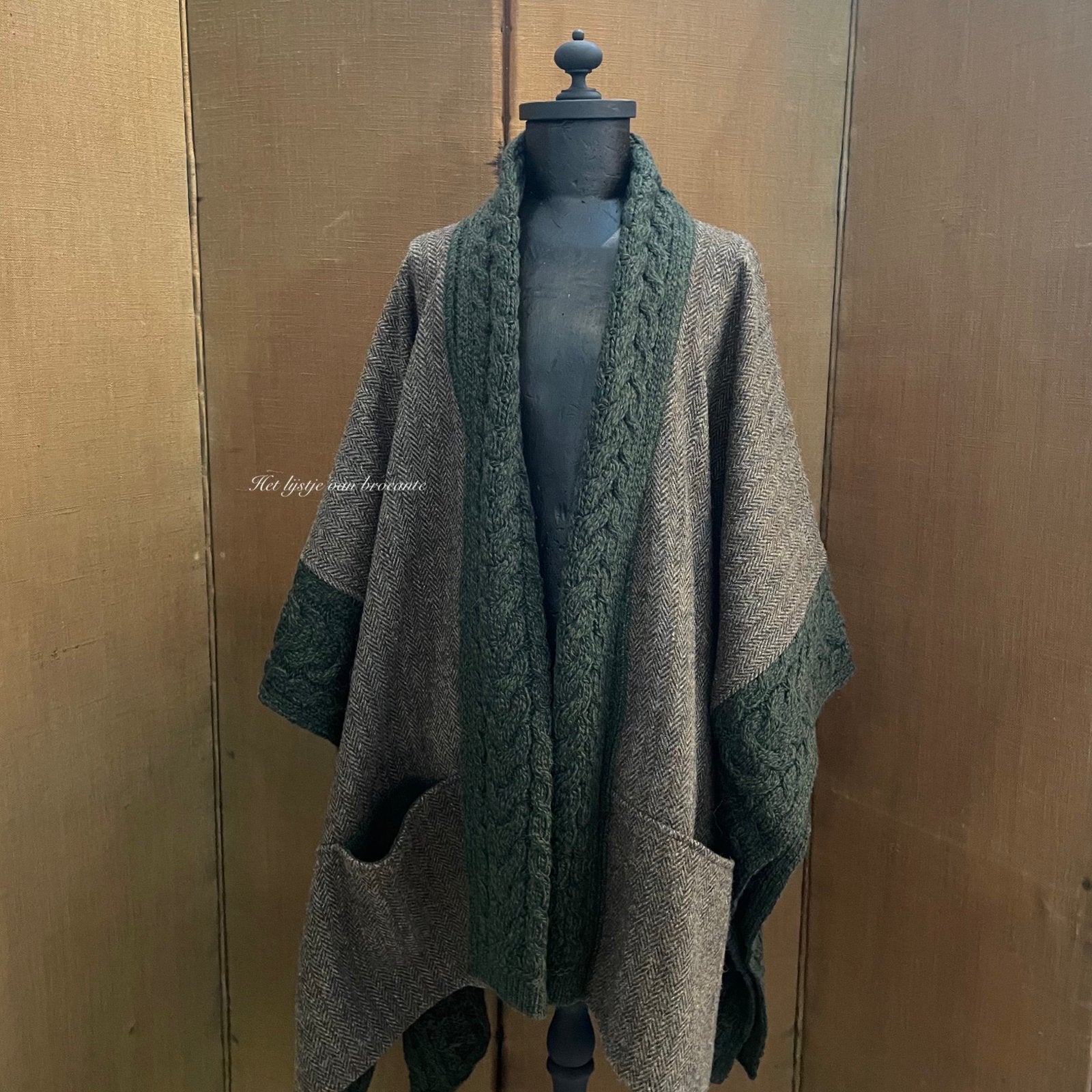 Schotse Harris Tweed Poncho Loden Check Herringbone, Westdijk 41 3241 GT Middelharnis, Info@lijstjevanbrocante.nl, Ophalen of Verzenden
