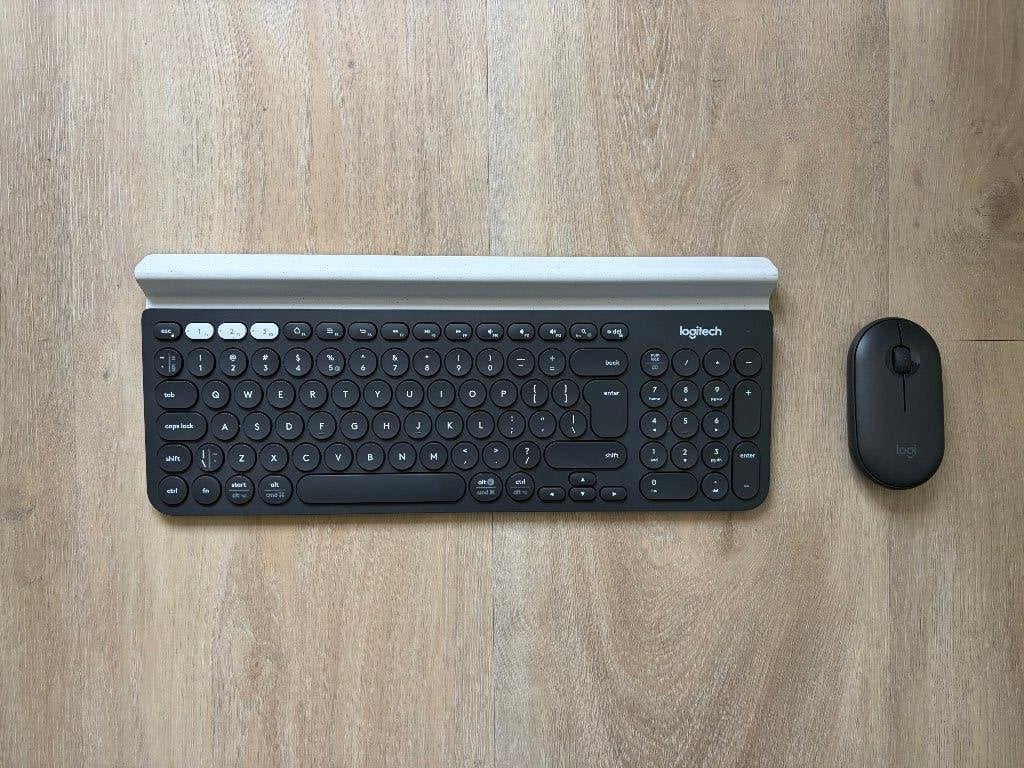Logitech draadloos keyboard K780 en muis M350, Computers en Software, Logitech, Toetsenbord en muis-set, Ophalen of Verzenden