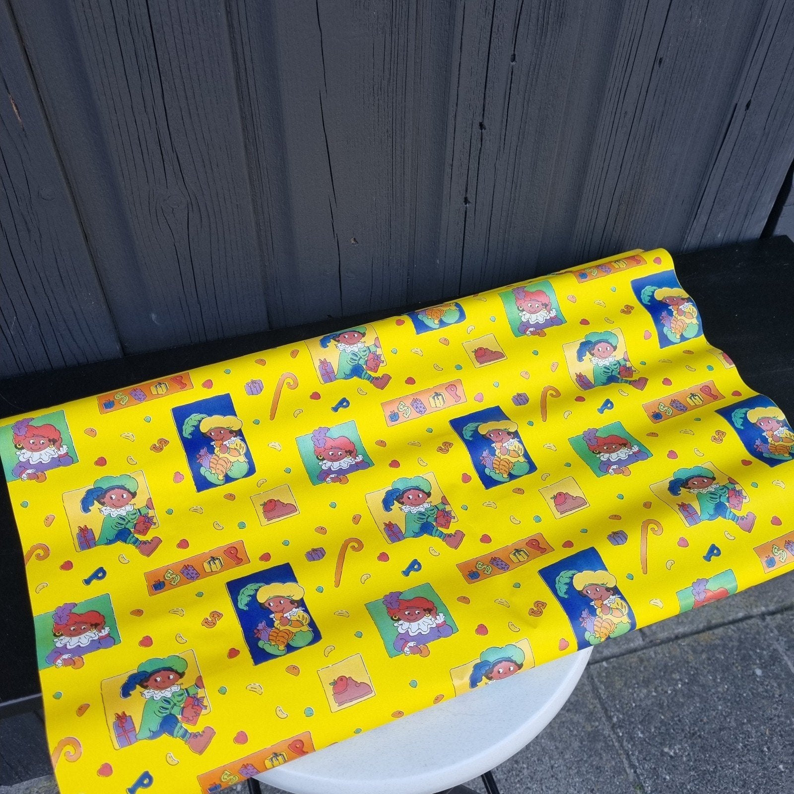 Sinterklaaspapier rol zwarte pieten nostalgisch traditioneel, Verzenden, Sqore Boutique, Sqoreboutique@gmail.com, NL