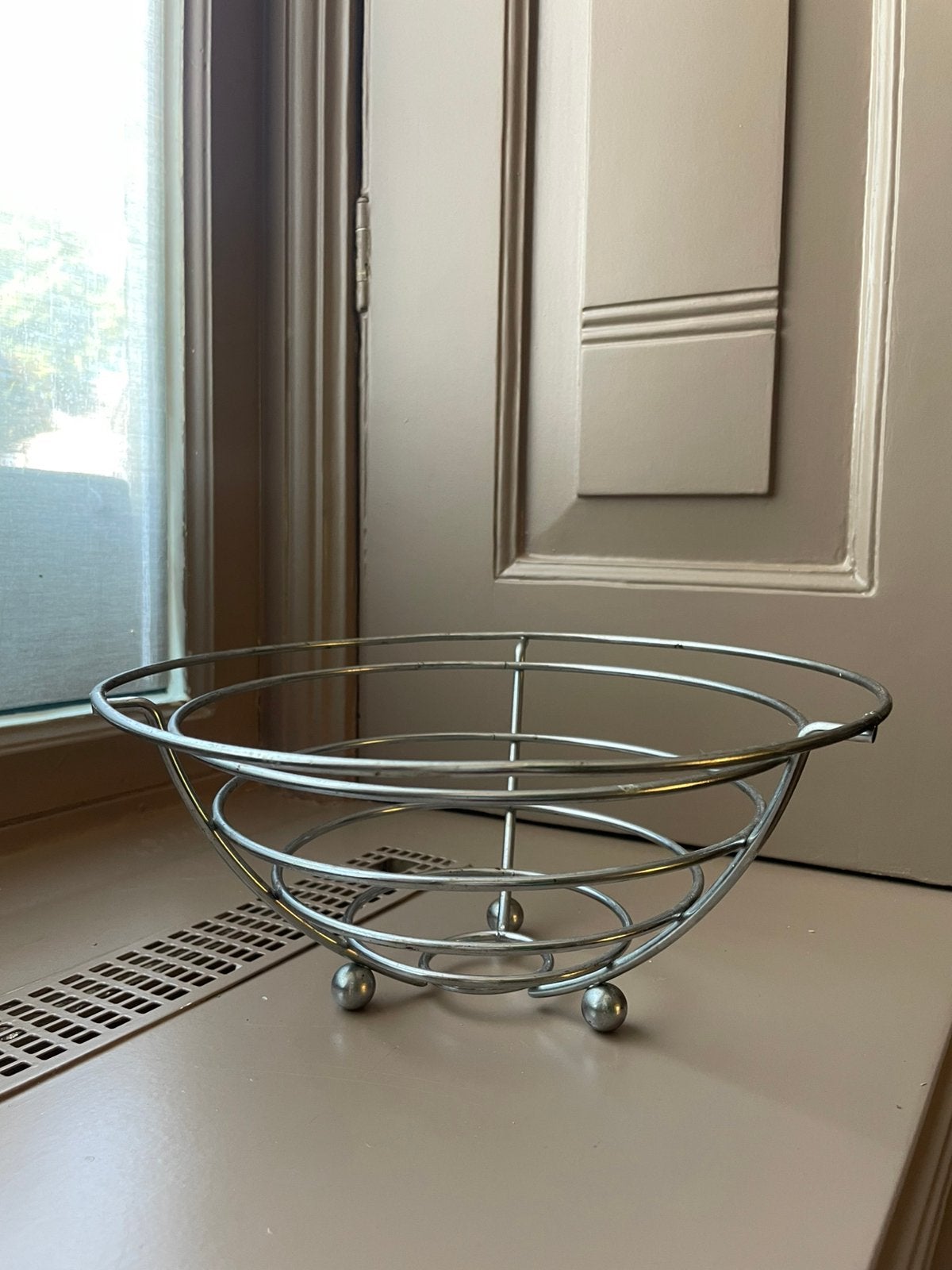 Vintage postmoderne draadstaal fruitschaal (Alessi stijl), Ophalen, Zo goed als nieuw, Rond, Overige materialen